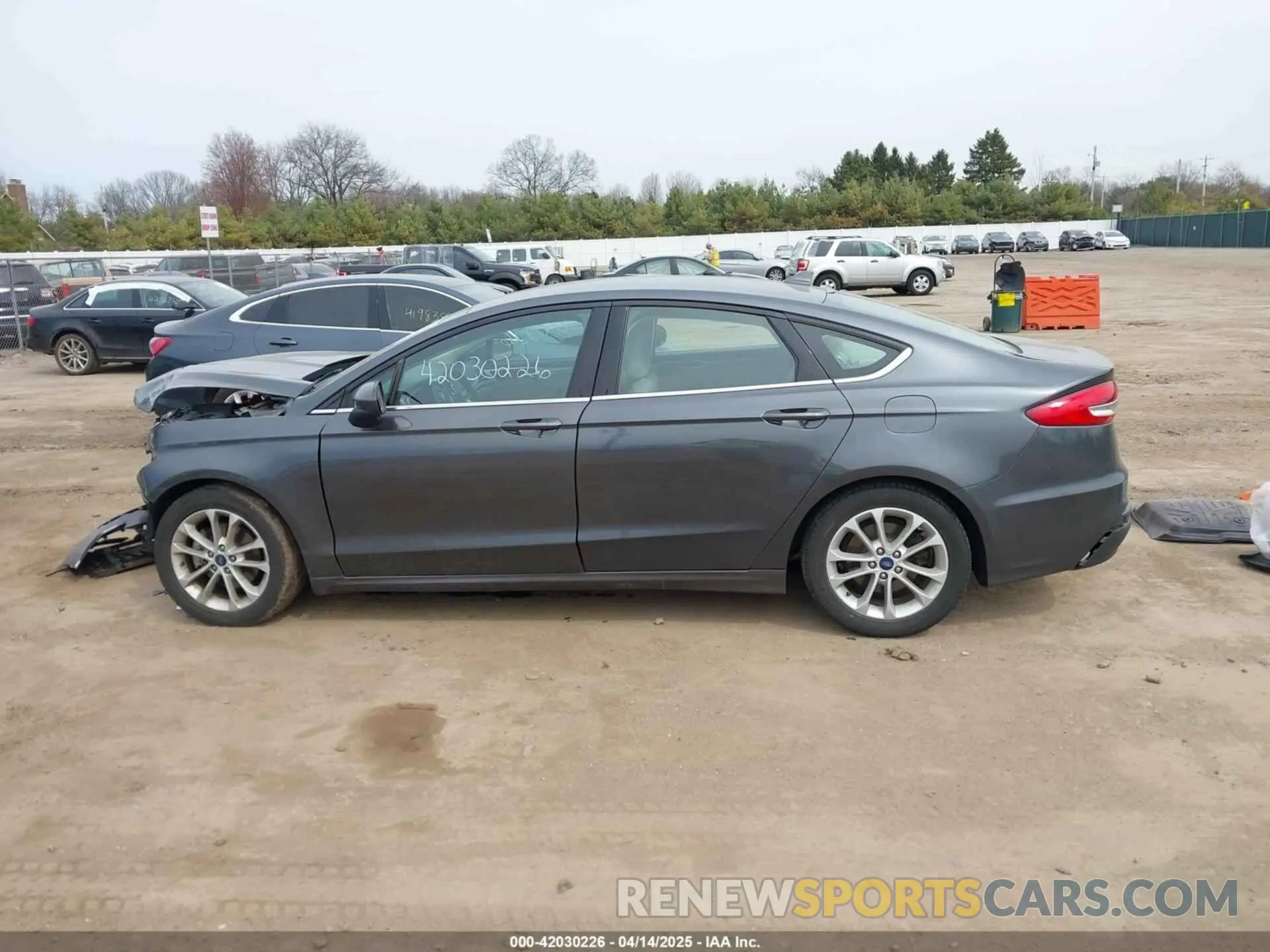 14 Photograph of a damaged car 3FA6P0HD1KR164556 FORD FUSION 2019