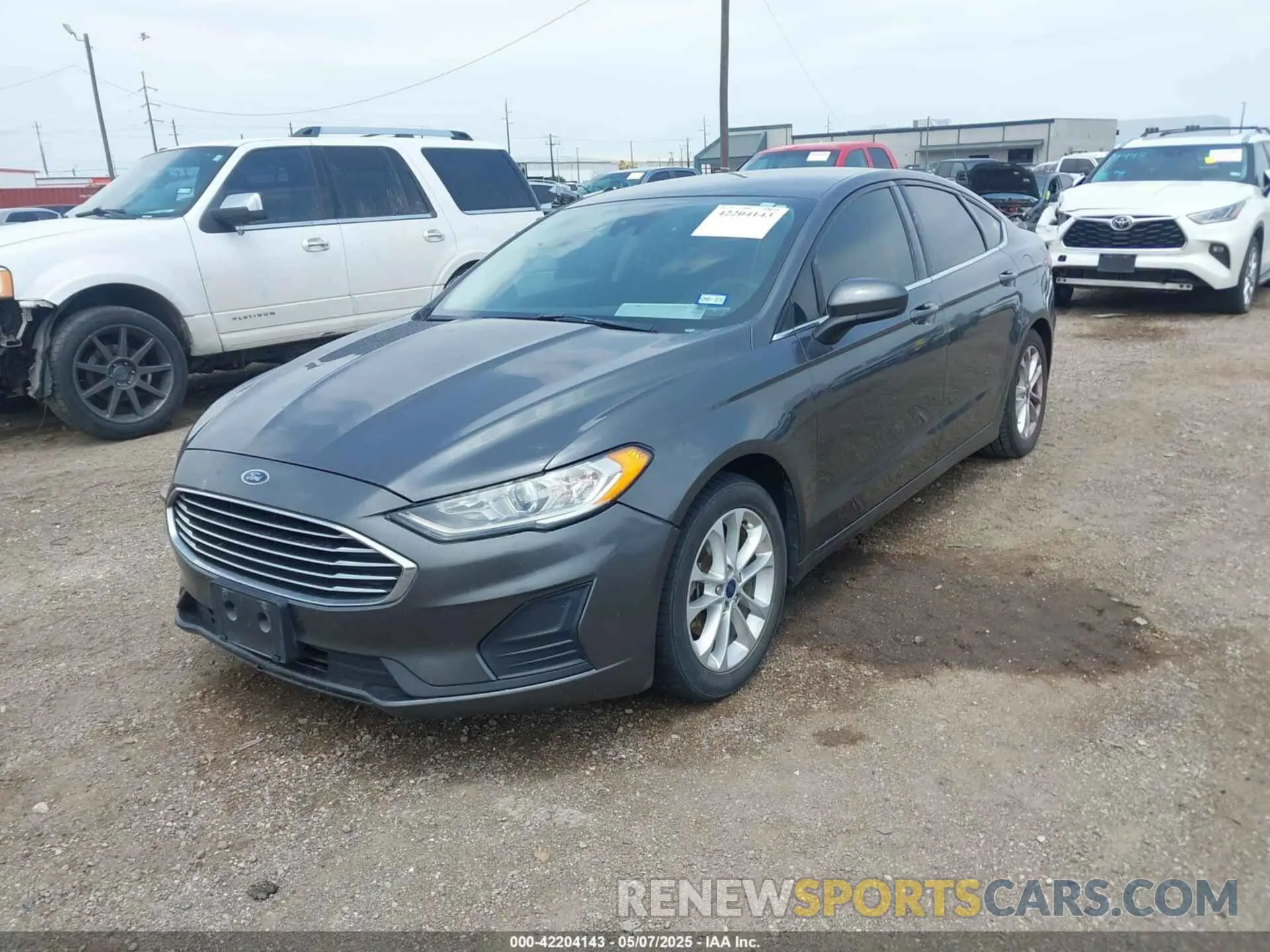 2 Photograph of a damaged car 3FA6P0HD1KR170552 FORD FUSION 2019