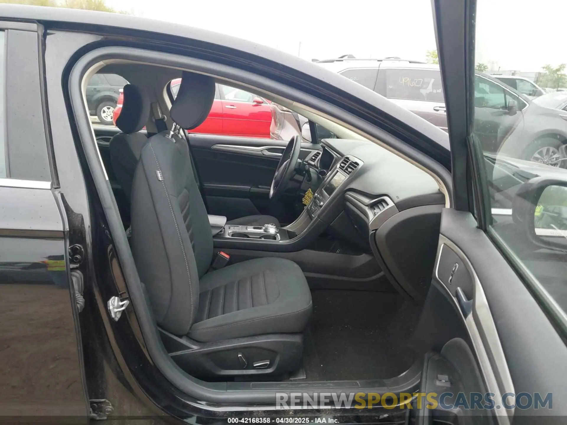 5 Photograph of a damaged car 3FA6P0HD1KR195421 FORD FUSION 2019