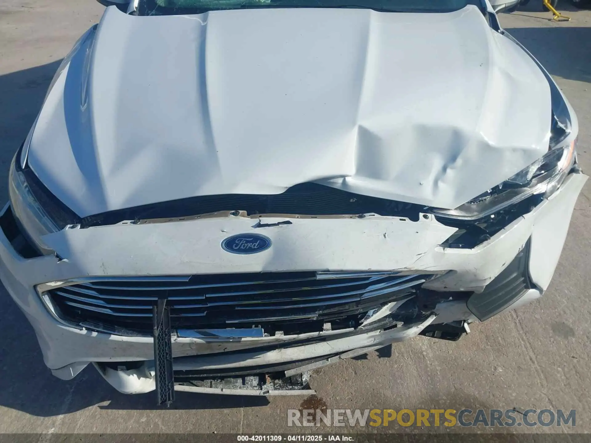 12 Photograph of a damaged car 3FA6P0HD1KR217840 FORD FUSION 2019