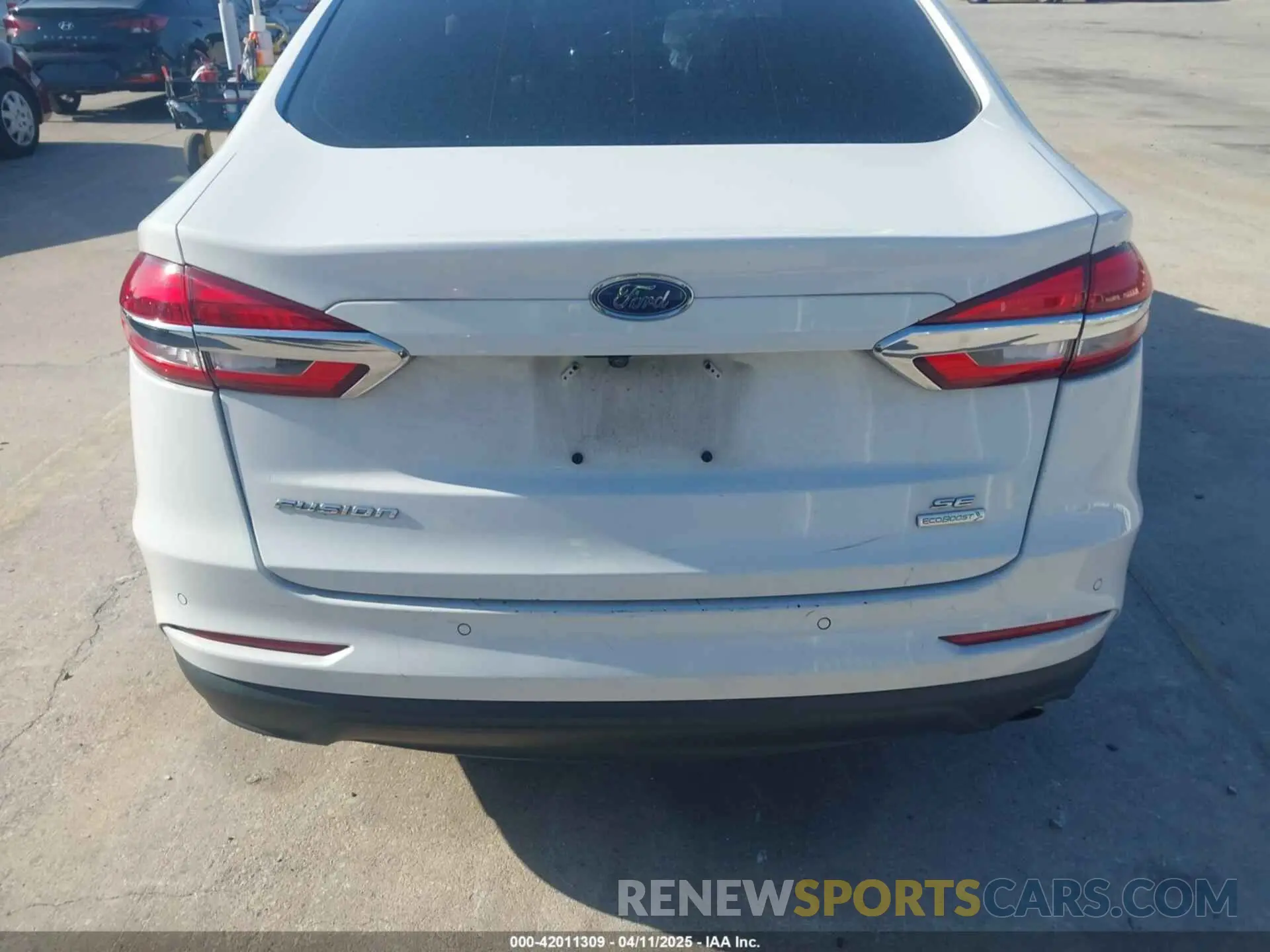 16 Photograph of a damaged car 3FA6P0HD1KR217840 FORD FUSION 2019