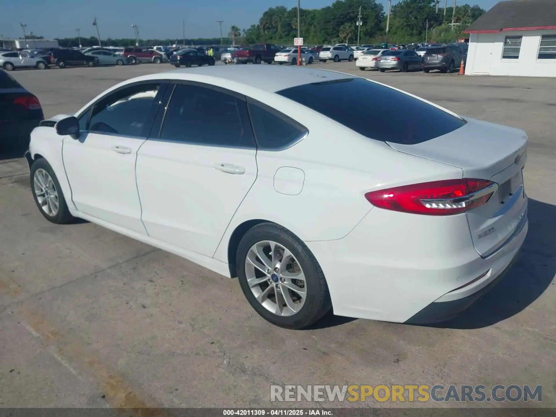 3 Photograph of a damaged car 3FA6P0HD1KR217840 FORD FUSION 2019