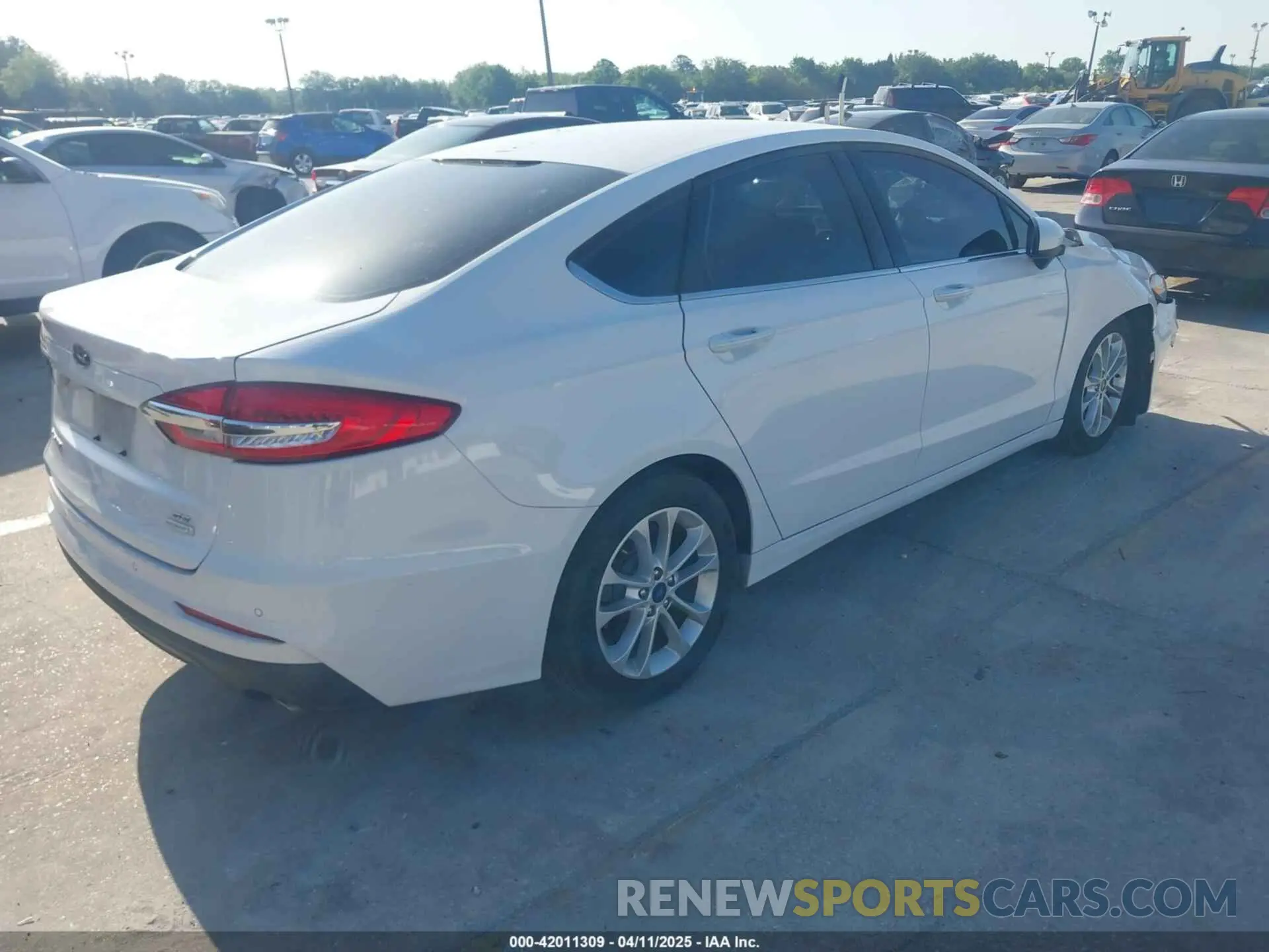4 Photograph of a damaged car 3FA6P0HD1KR217840 FORD FUSION 2019