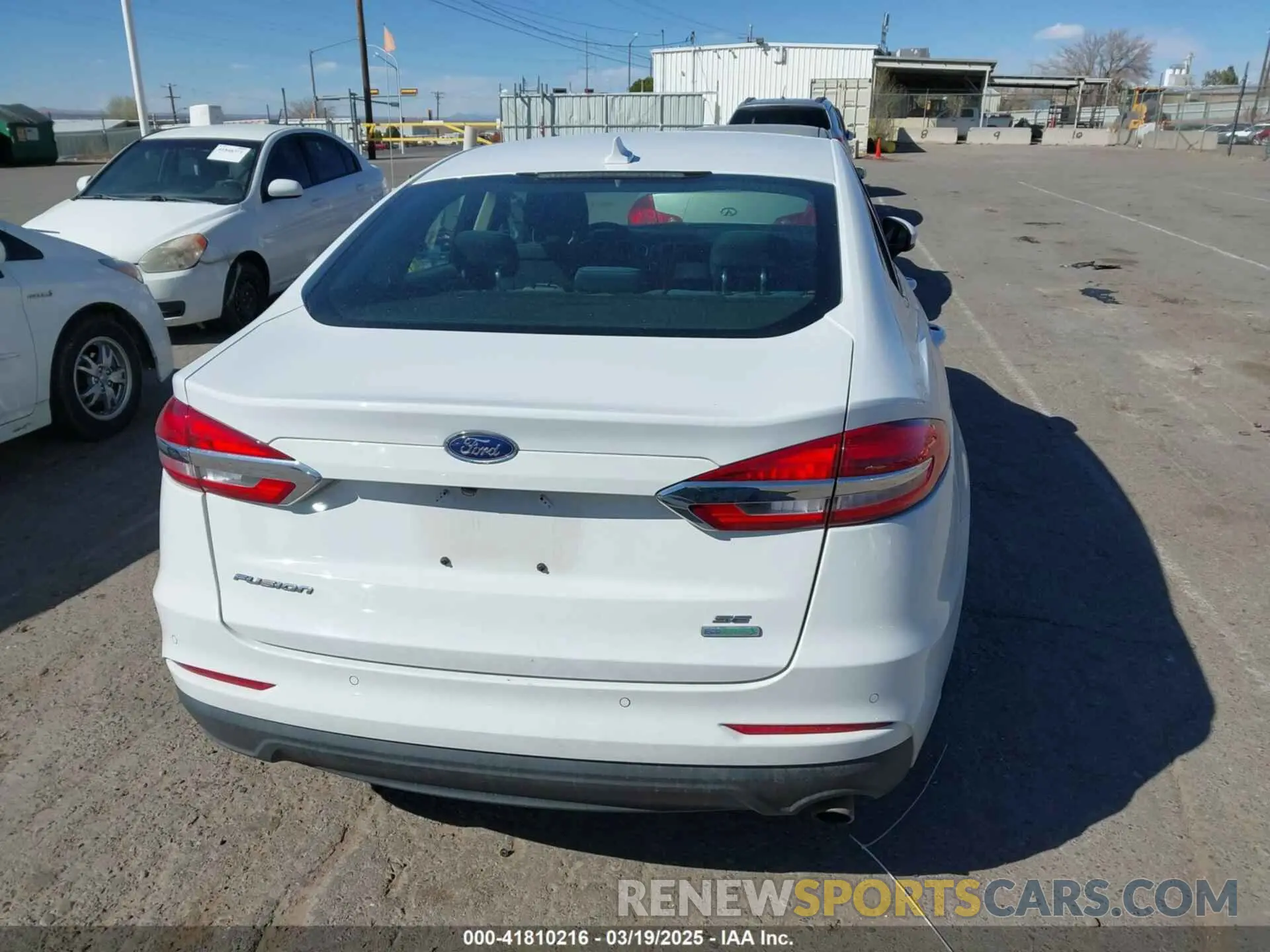 17 Photograph of a damaged car 3FA6P0HD1KR219314 FORD FUSION 2019