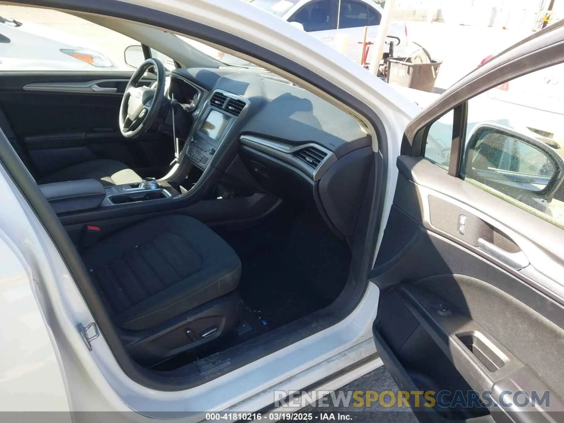 5 Photograph of a damaged car 3FA6P0HD1KR219314 FORD FUSION 2019