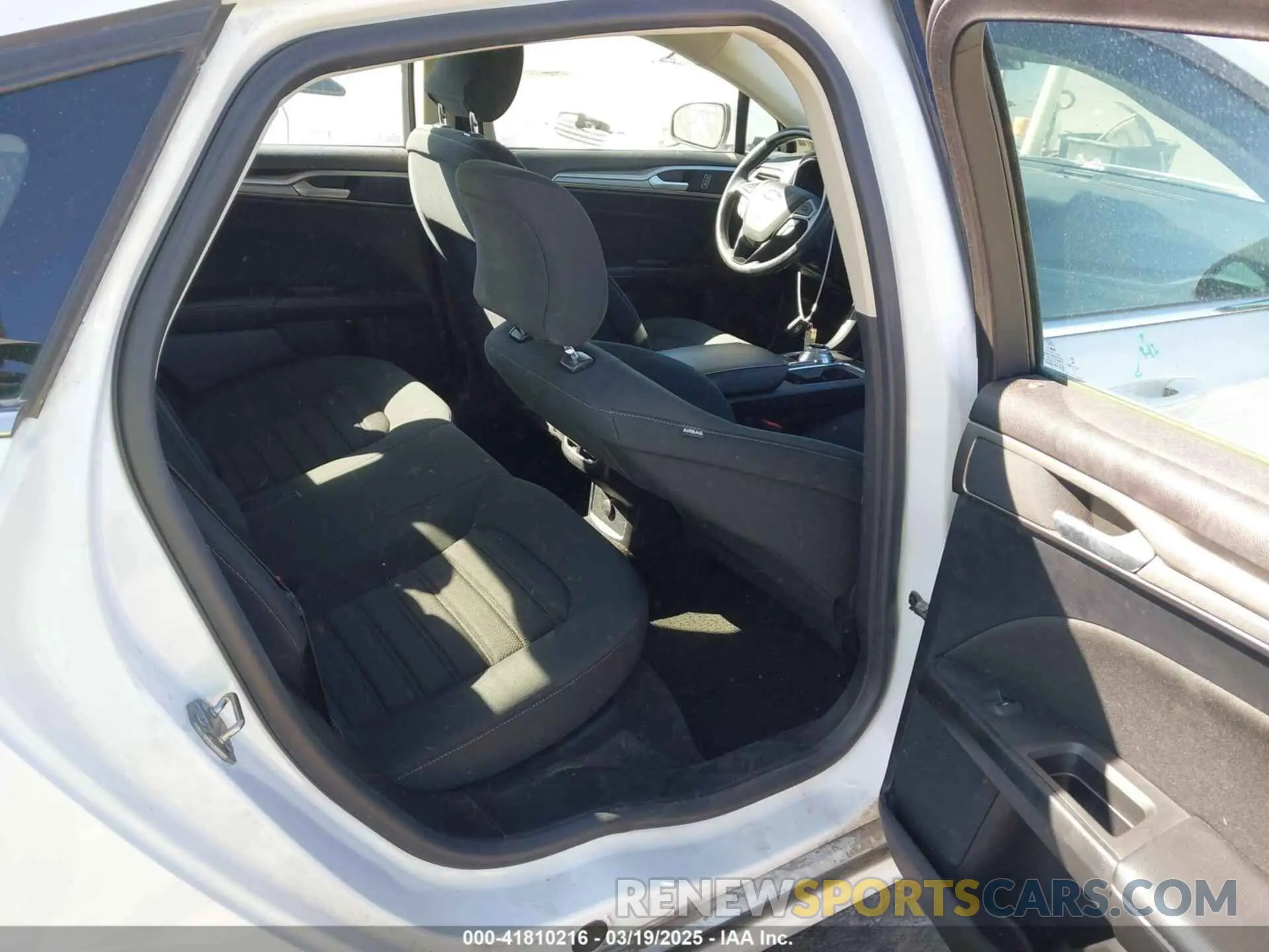 8 Photograph of a damaged car 3FA6P0HD1KR219314 FORD FUSION 2019