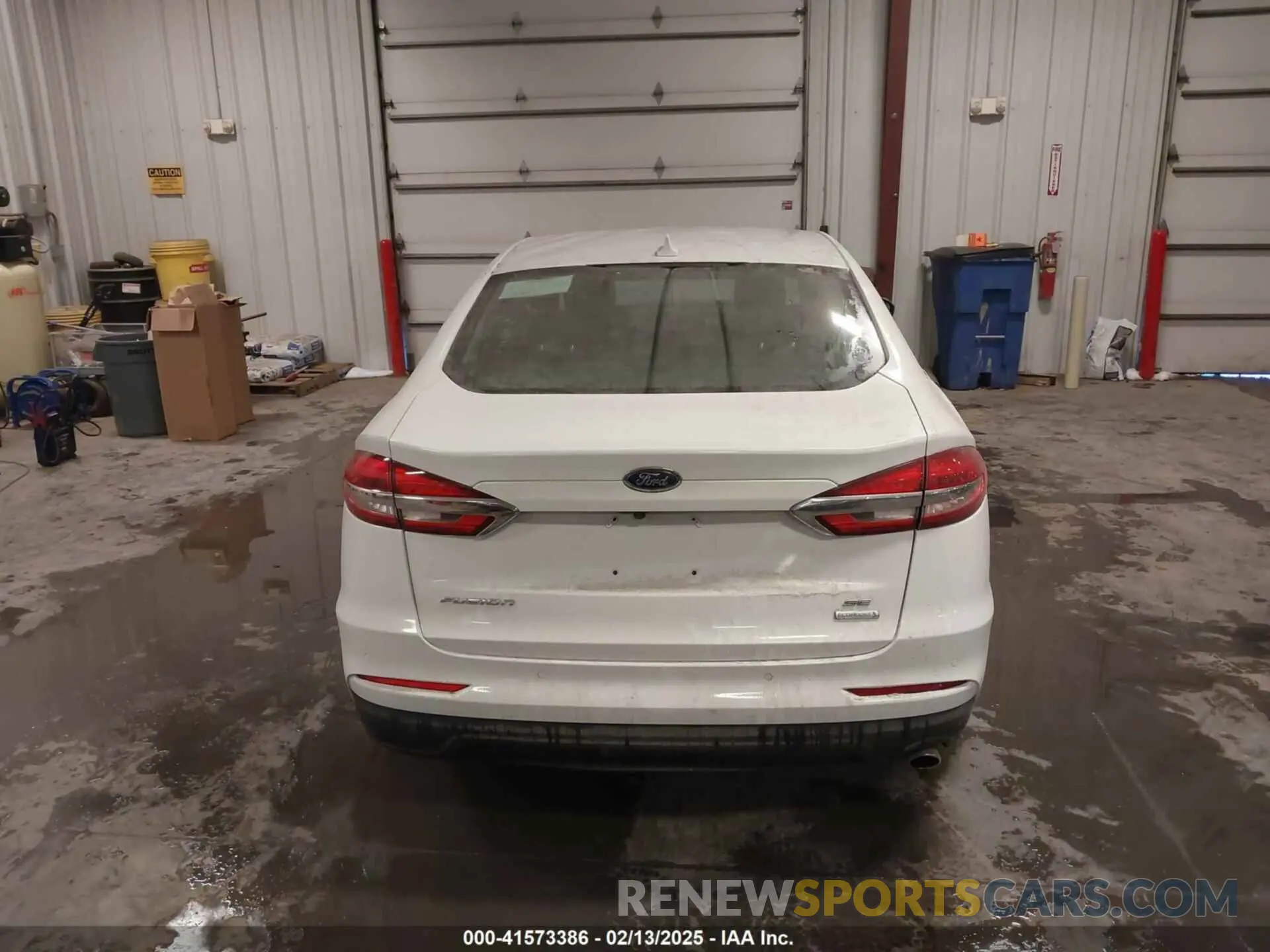 17 Photograph of a damaged car 3FA6P0HD1KR231754 FORD FUSION 2019