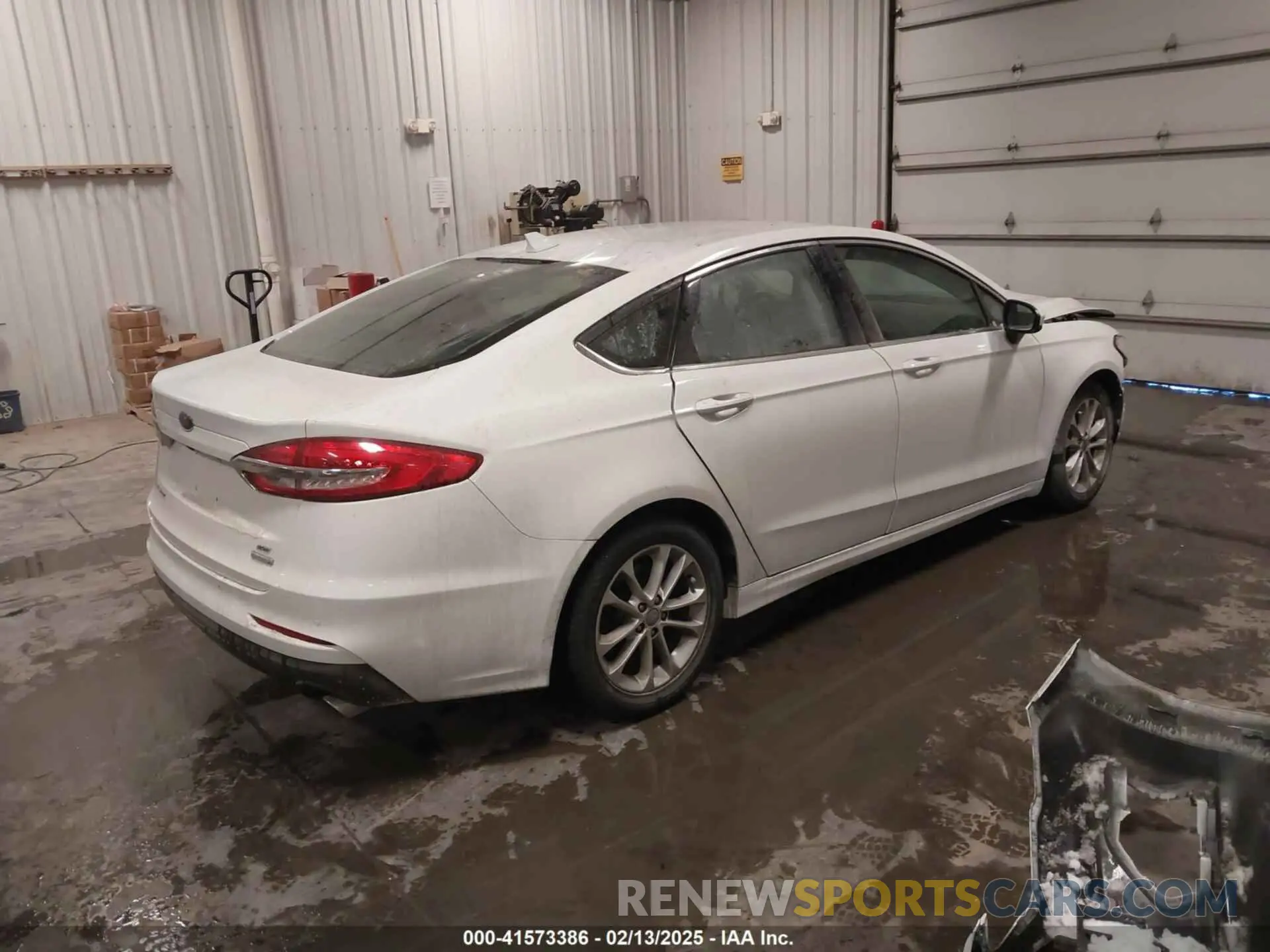 4 Photograph of a damaged car 3FA6P0HD1KR231754 FORD FUSION 2019