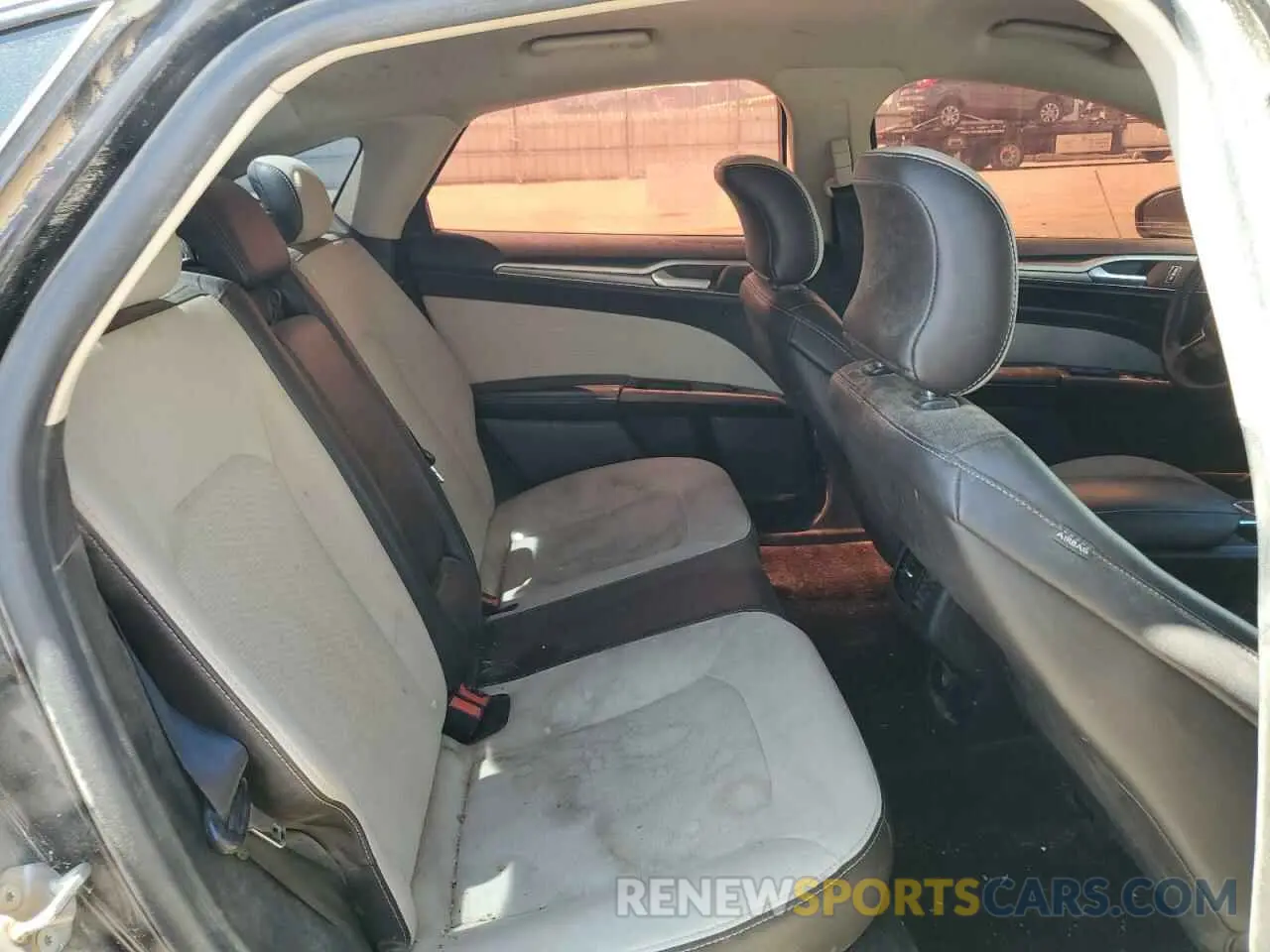 10 Photograph of a damaged car 3FA6P0HD1KR232113 FORD FUSION 2019