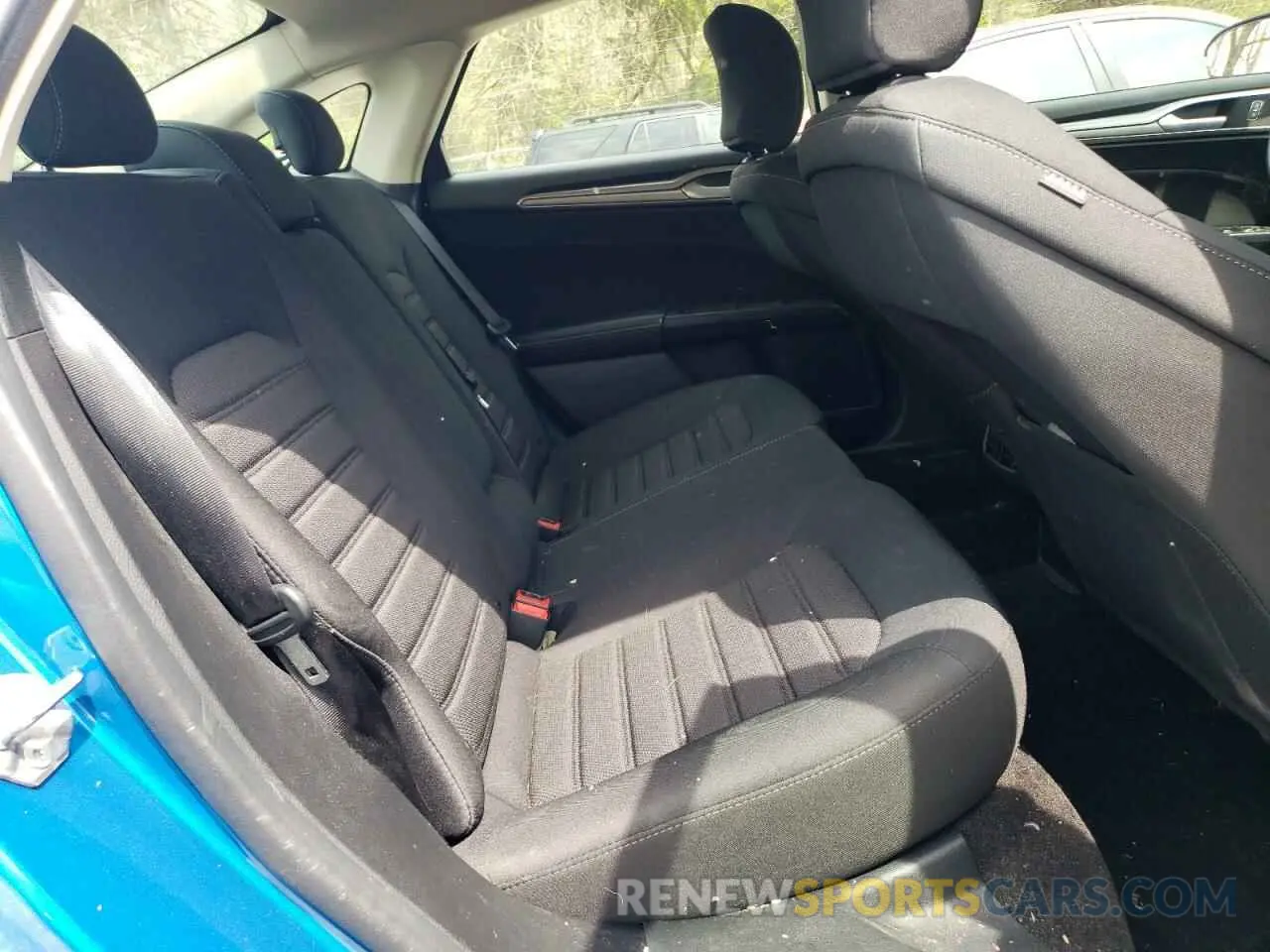 10 Photograph of a damaged car 3FA6P0HD1KR282090 FORD FUSION 2019