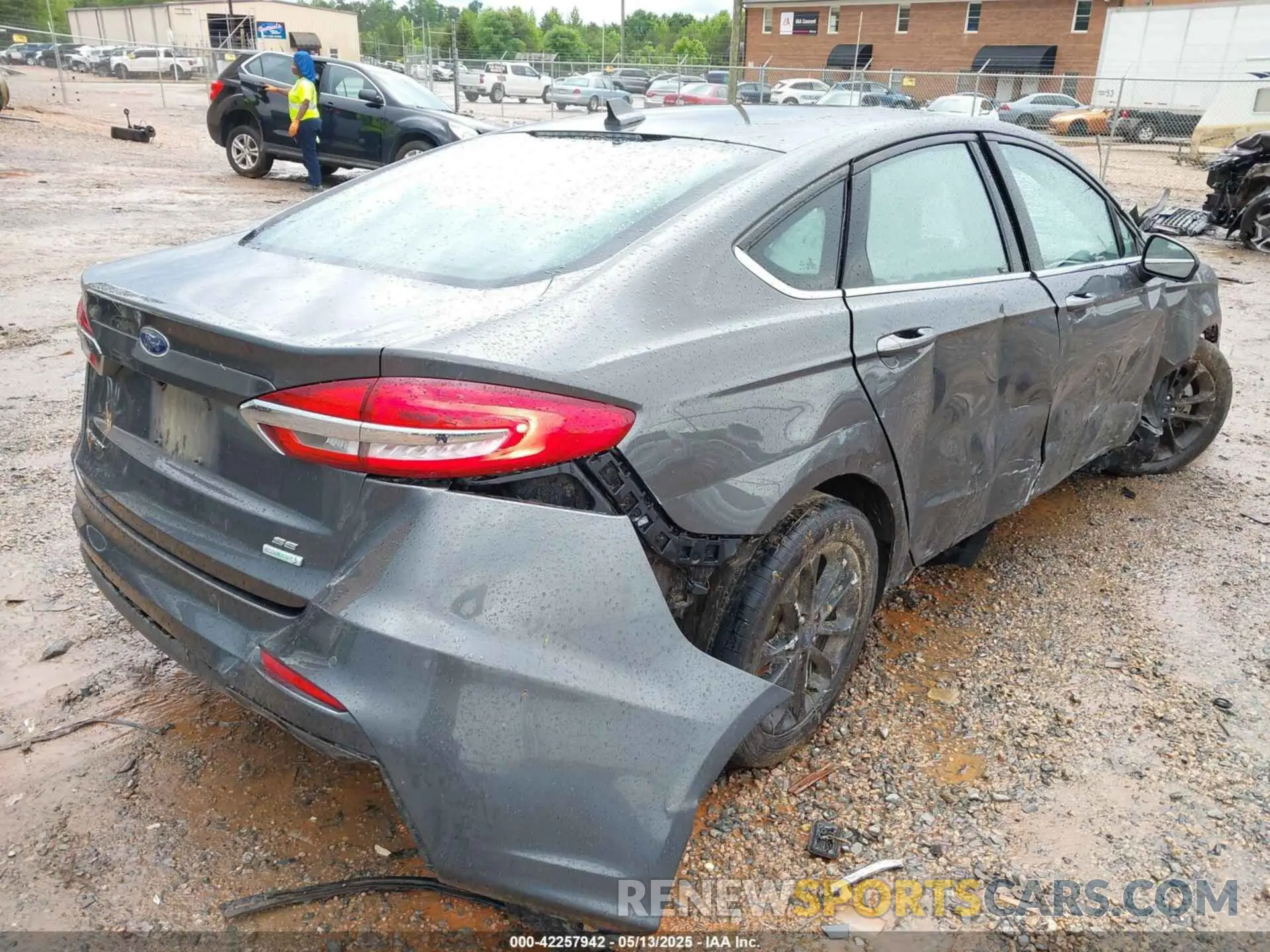 4 Фотография поврежденного автомобиля 3FA6P0HD1KR285572 FORD FUSION 2019