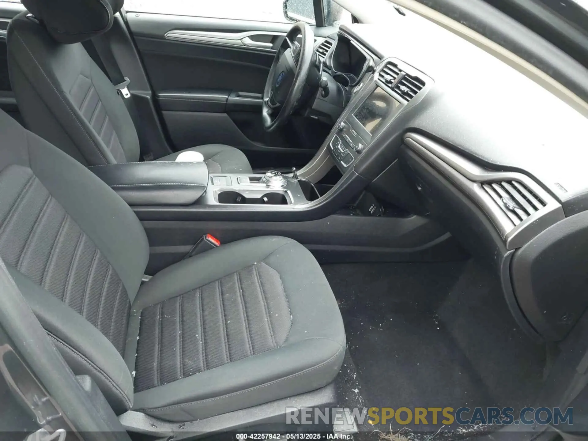 5 Фотография поврежденного автомобиля 3FA6P0HD1KR285572 FORD FUSION 2019