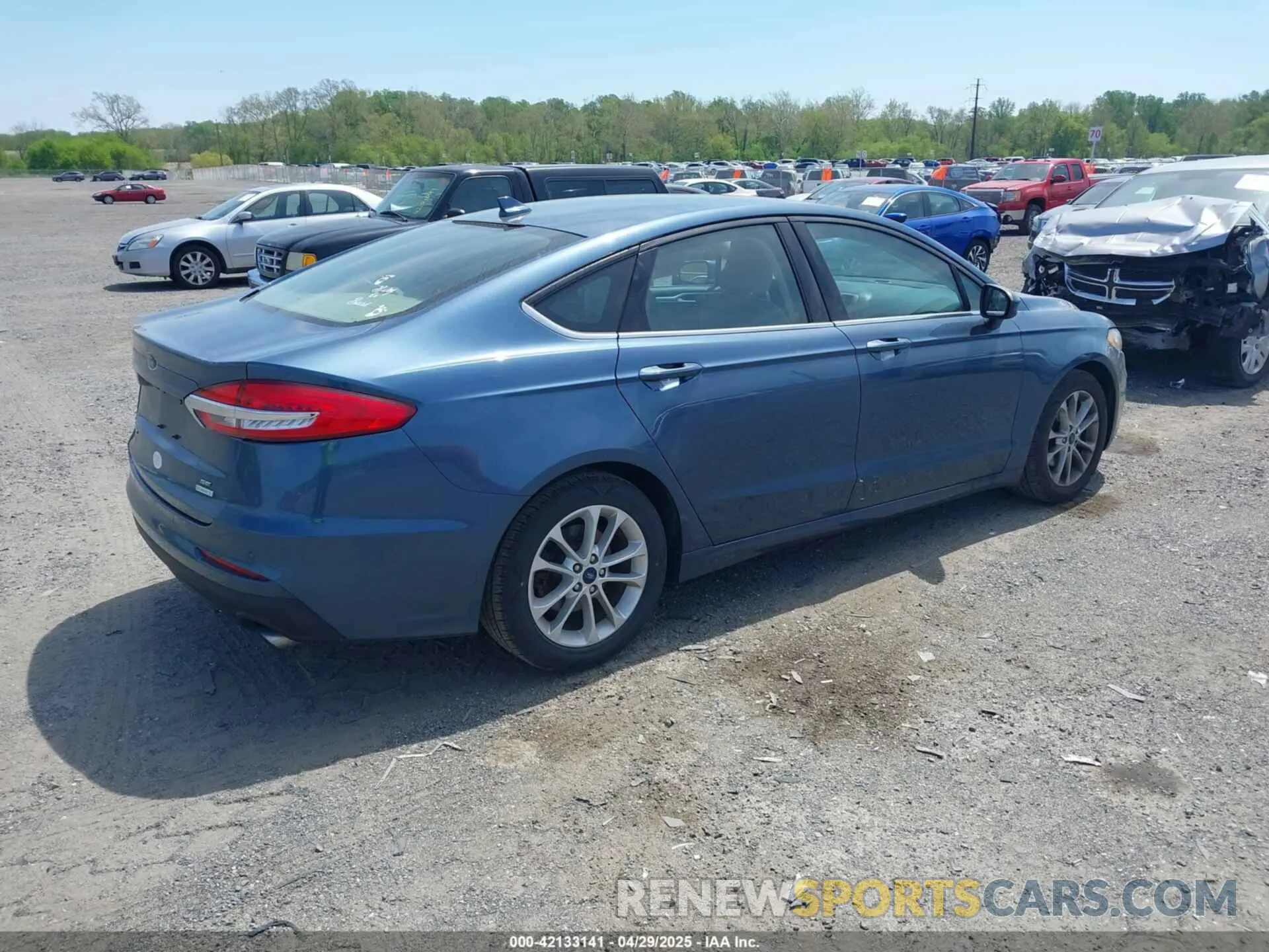 4 Photograph of a damaged car 3FA6P0HD2KR126379 FORD FUSION 2019