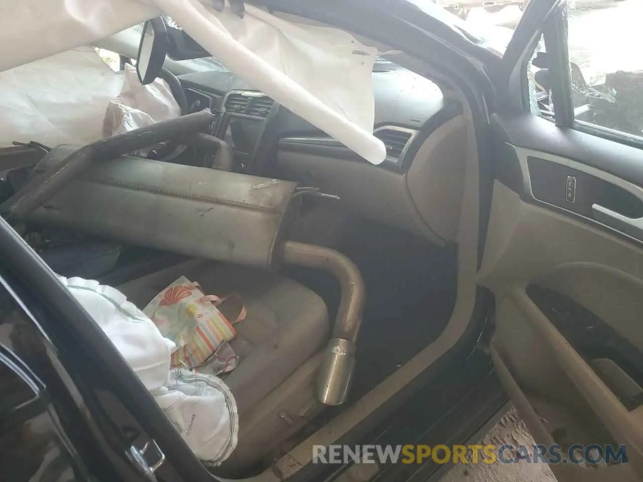 8 Photograph of a damaged car 3FA6P0HD2KR173606 FORD FUSION 2019