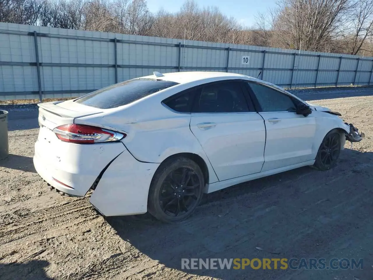 3 Фотография поврежденного автомобиля 3FA6P0HD2KR215417 FORD FUSION 2019