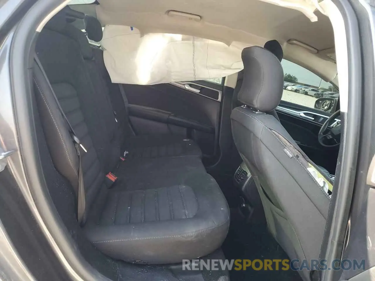 10 Photograph of a damaged car 3FA6P0HD3KR113706 FORD FUSION 2019