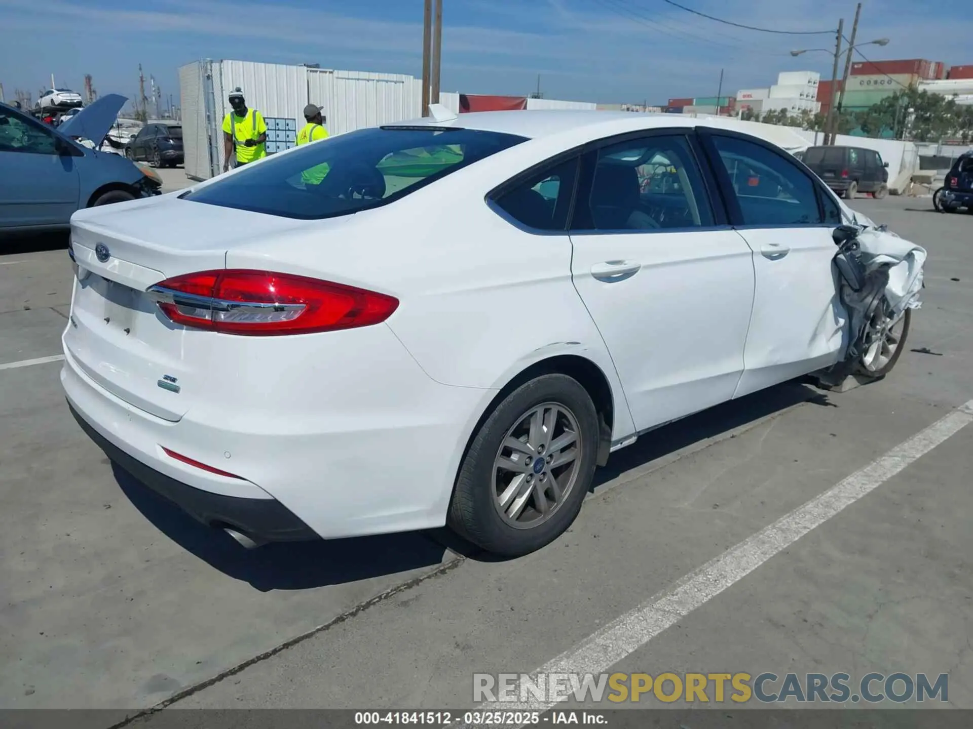 4 Photograph of a damaged car 3FA6P0HD3KR175624 FORD FUSION 2019