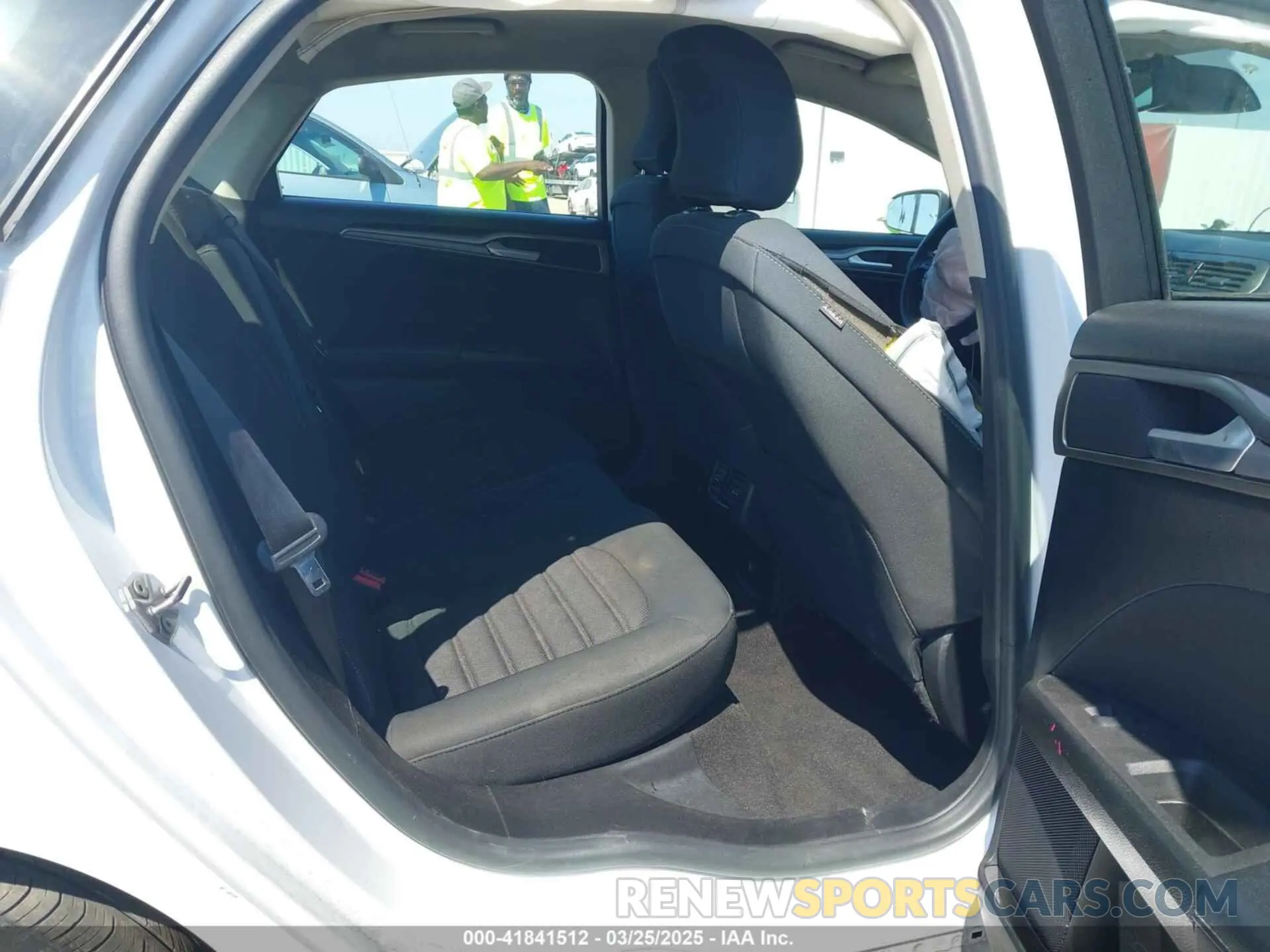 8 Photograph of a damaged car 3FA6P0HD3KR175624 FORD FUSION 2019