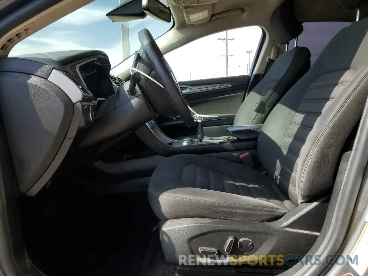 7 Photograph of a damaged car 3FA6P0HD3KR216351 FORD FUSION 2019