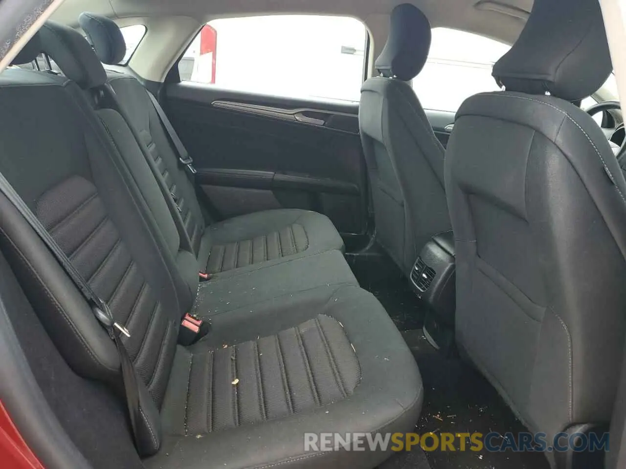 10 Photograph of a damaged car 3FA6P0HD3KR228841 FORD FUSION 2019