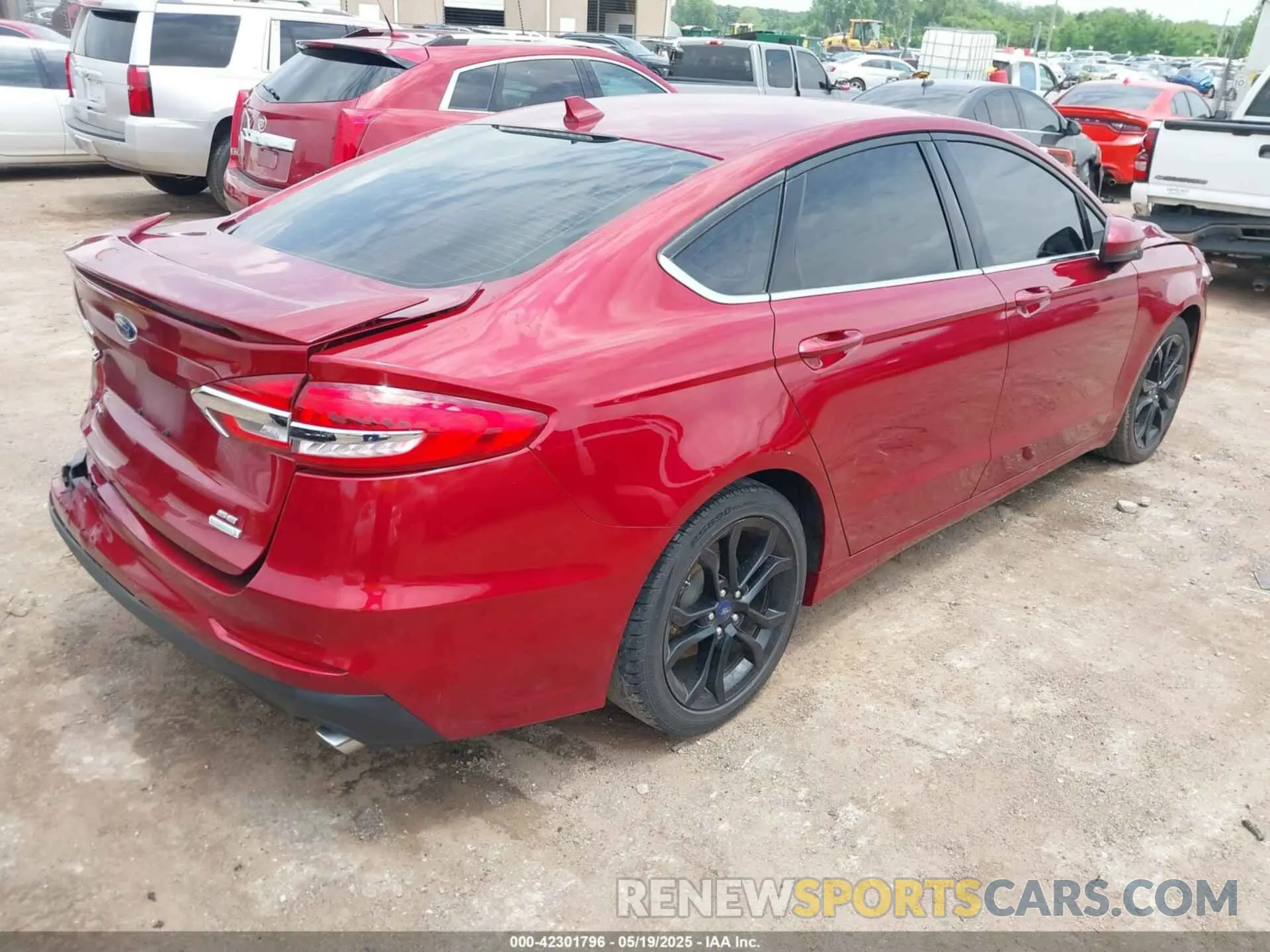 4 Фотография поврежденного автомобиля 3FA6P0HD3KR250581 FORD FUSION 2019
