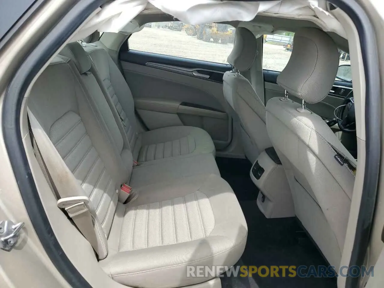 10 Photograph of a damaged car 3FA6P0HD4KR107719 FORD FUSION 2019