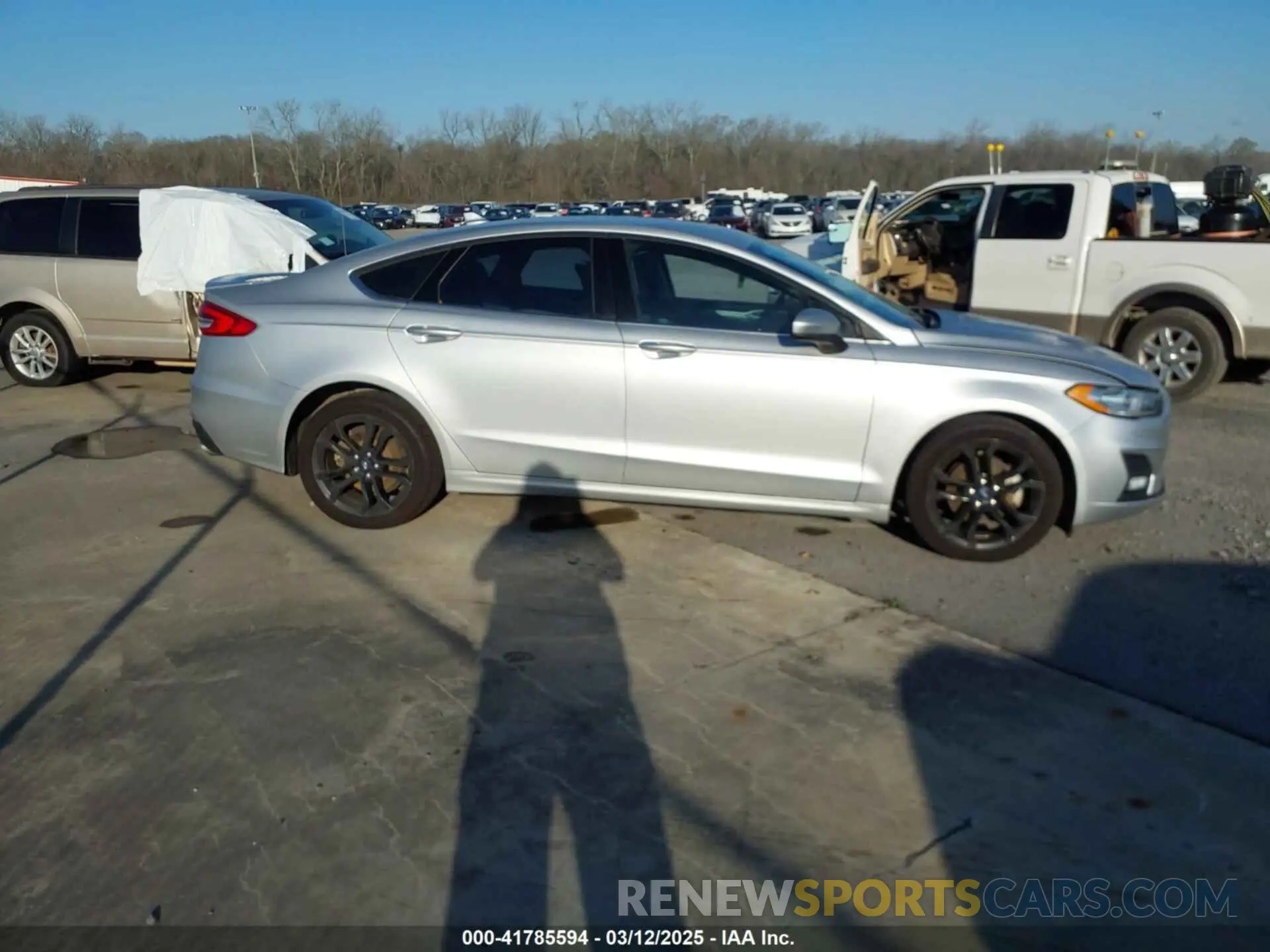 13 Photograph of a damaged car 3FA6P0HD4KR161134 FORD FUSION 2019