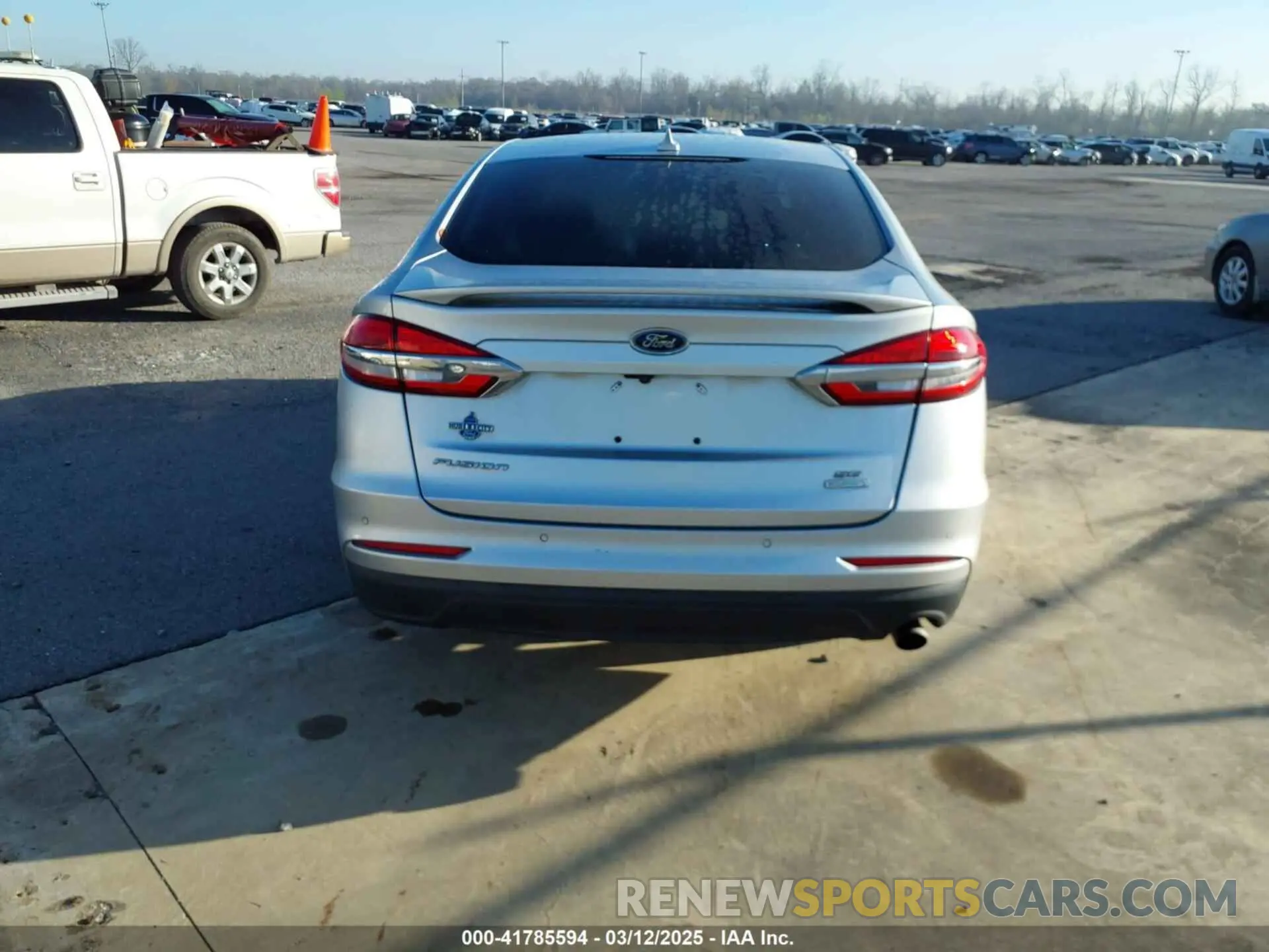 16 Photograph of a damaged car 3FA6P0HD4KR161134 FORD FUSION 2019