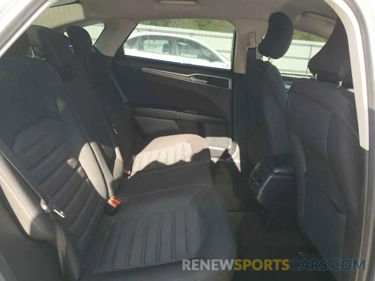 10 Photograph of a damaged car 3FA6P0HD4KR171419 FORD FUSION 2019