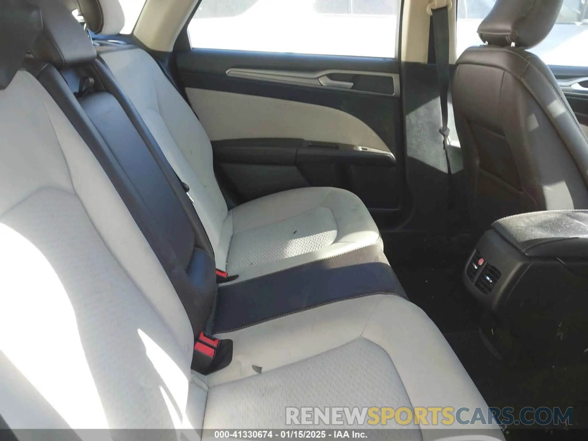 8 Photograph of a damaged car 3FA6P0HD4KR216228 FORD FUSION 2019