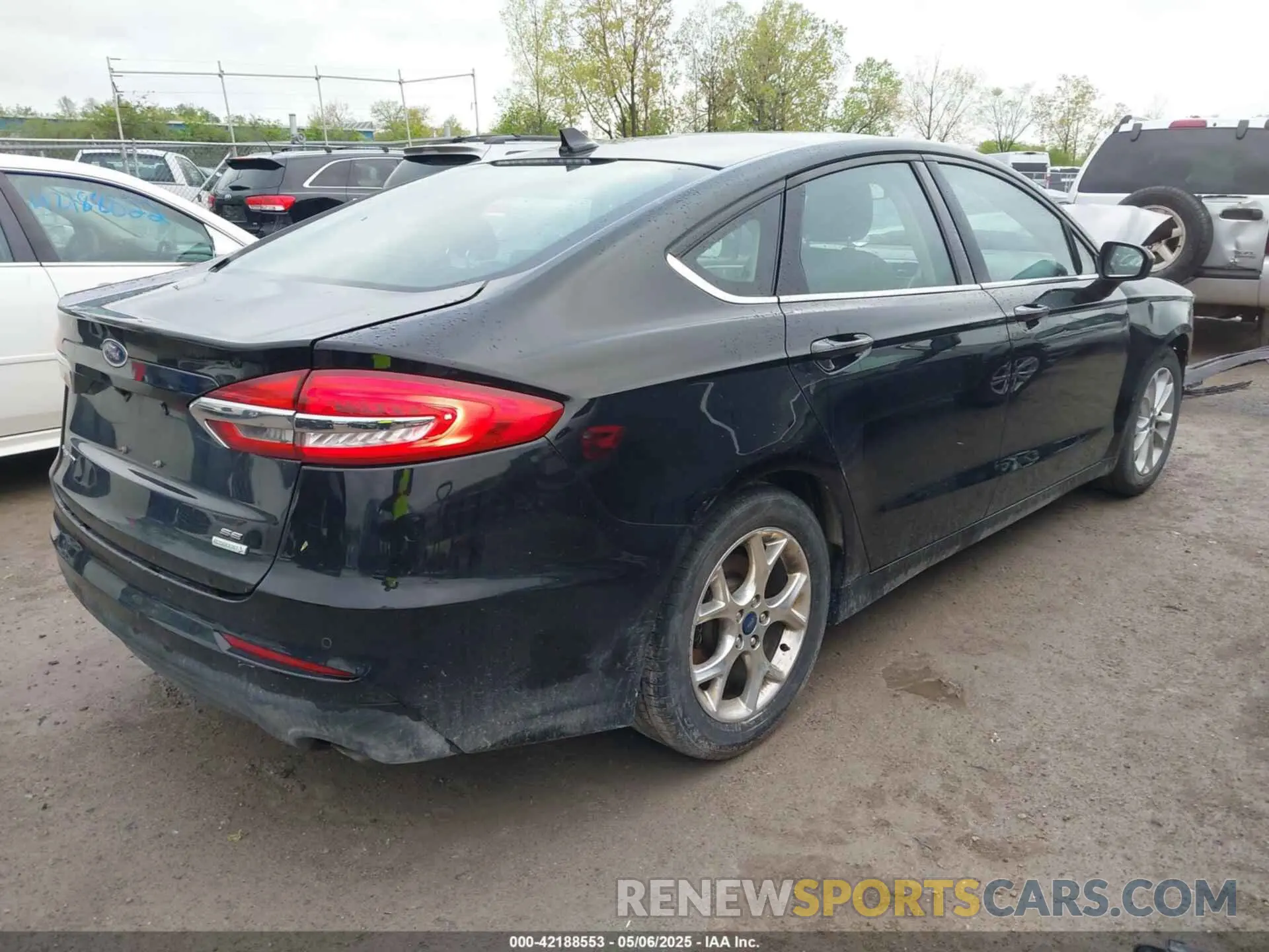 4 Фотография поврежденного автомобиля 3FA6P0HD4KR249679 FORD FUSION 2019