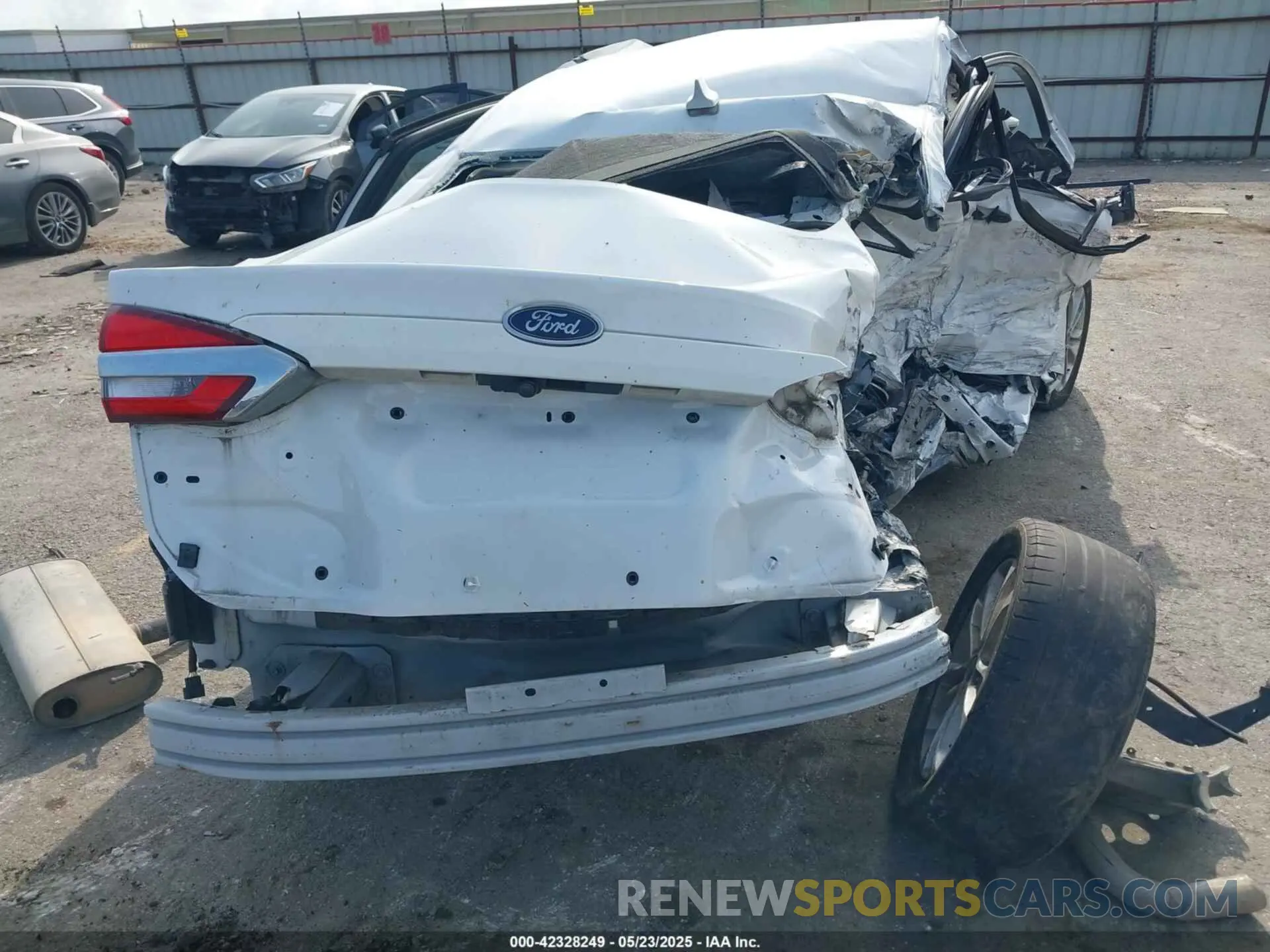 15 Photograph of a damaged car 3FA6P0HD4KR268412 FORD FUSION 2019