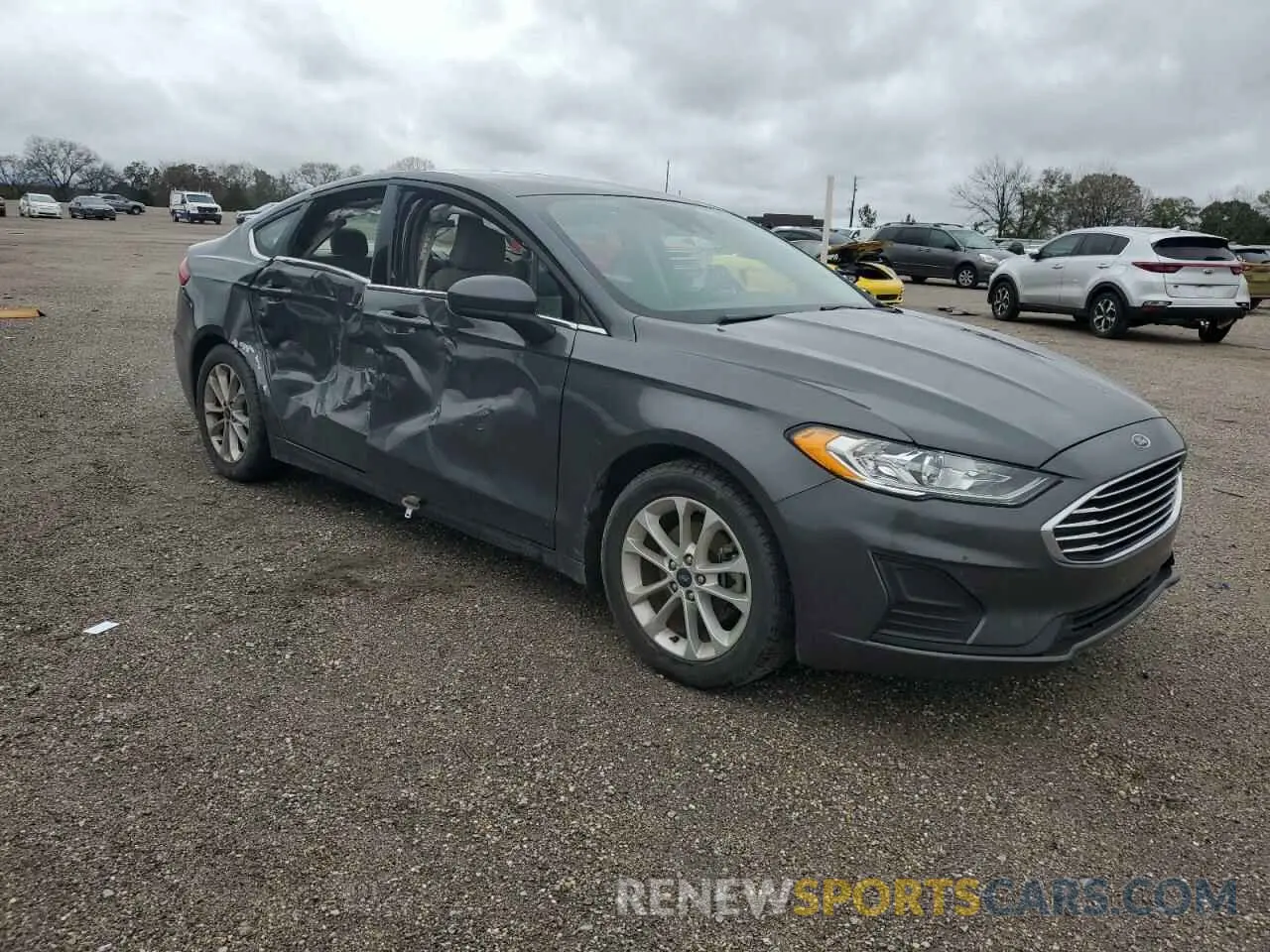 4 Photograph of a damaged car 3FA6P0HD5KR145752 FORD FUSION 2019