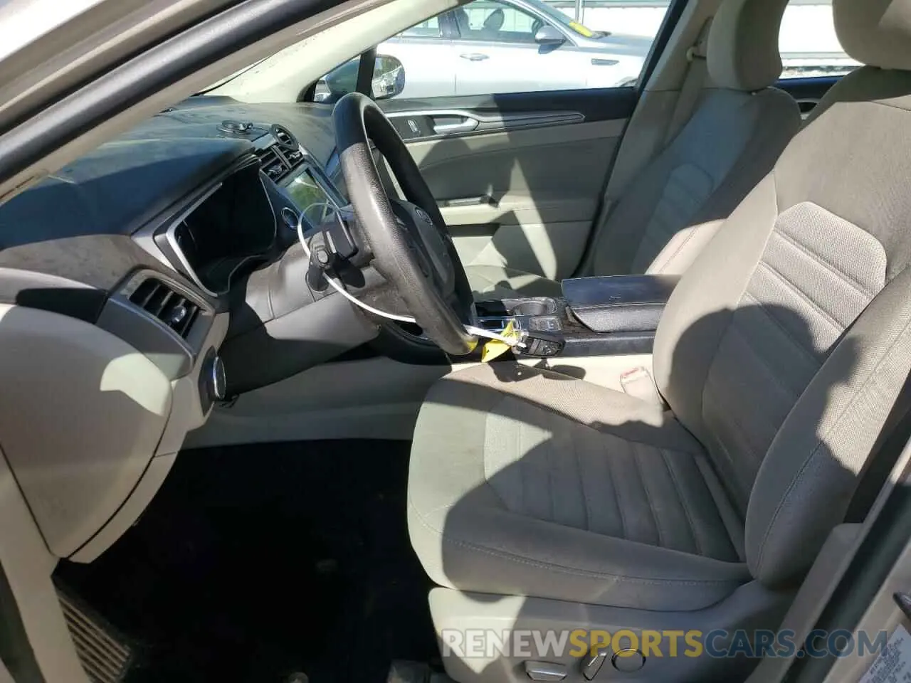 7 Фотография поврежденного автомобиля 3FA6P0HD5KR160929 FORD FUSION 2019