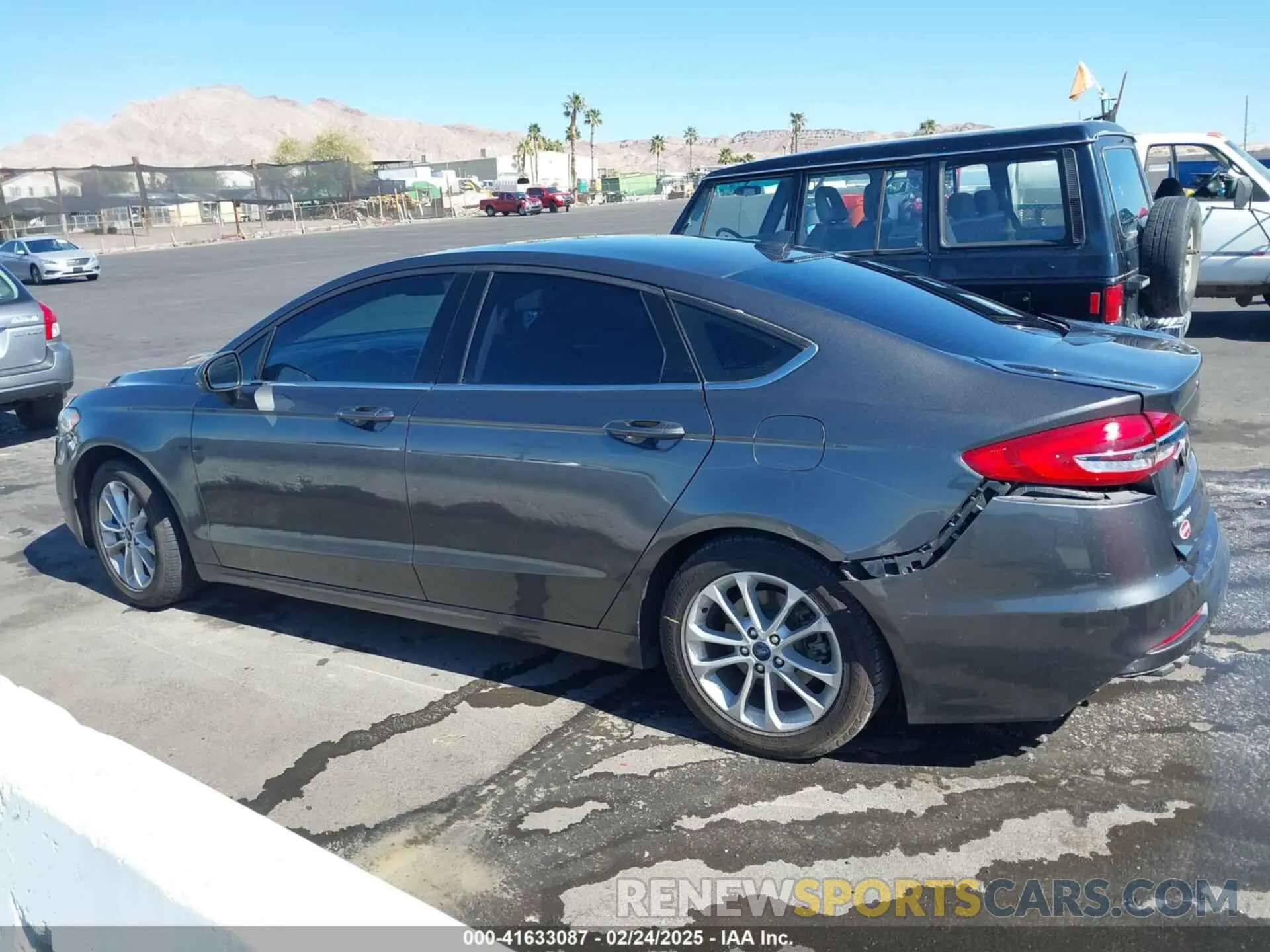 15 Photograph of a damaged car 3FA6P0HD5KR176497 FORD FUSION 2019