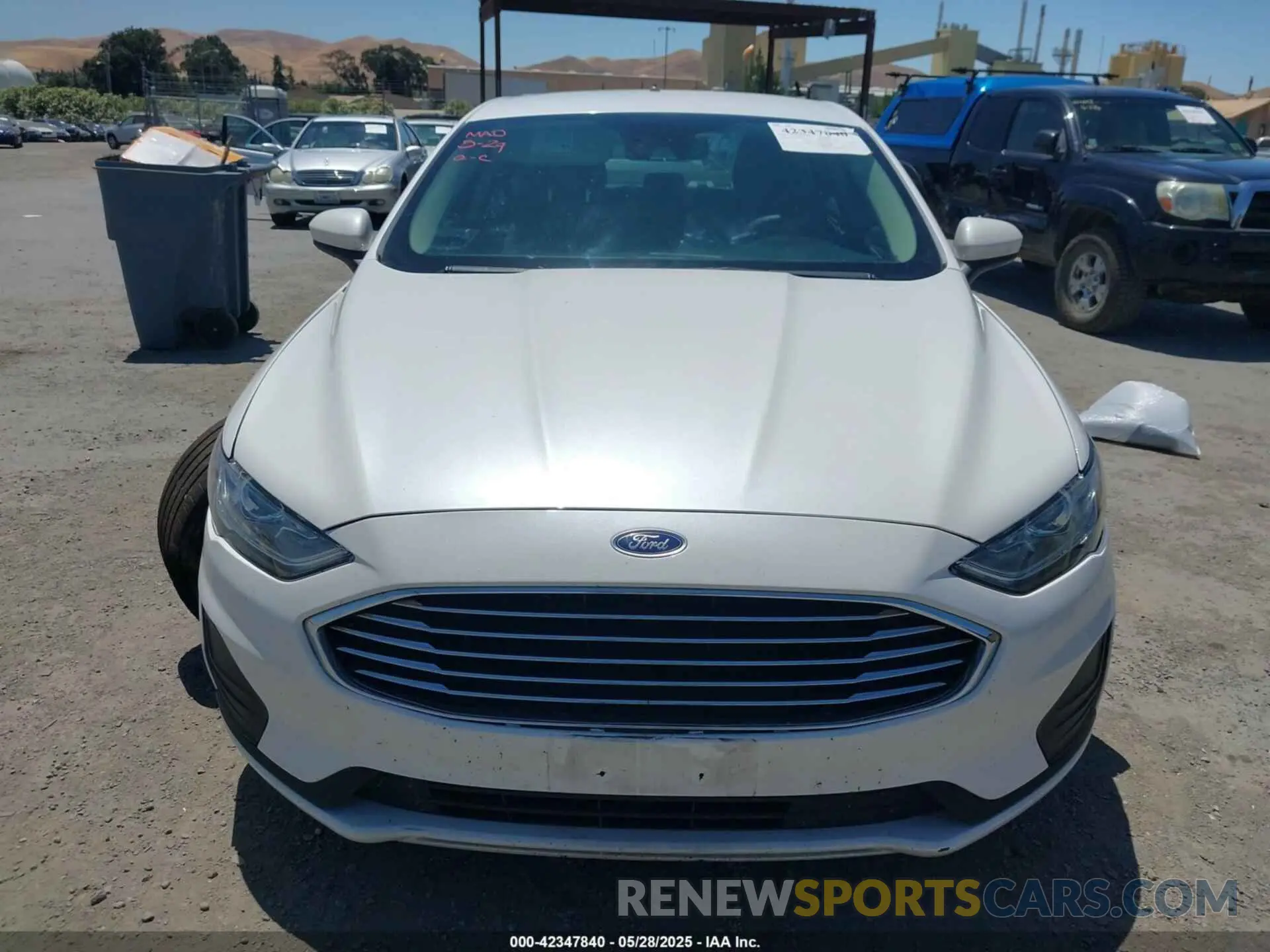 12 Photograph of a damaged car 3FA6P0HD5KR179335 FORD FUSION 2019