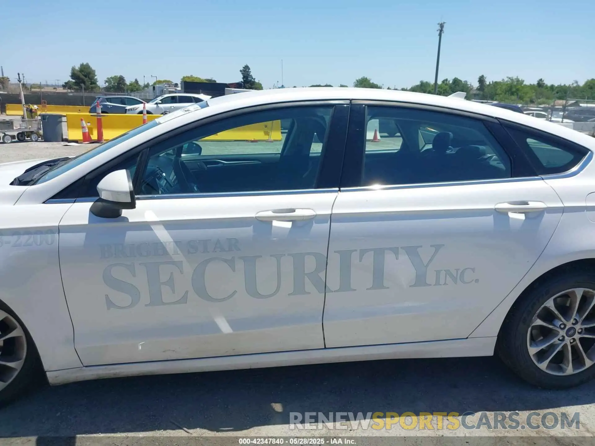 14 Photograph of a damaged car 3FA6P0HD5KR179335 FORD FUSION 2019