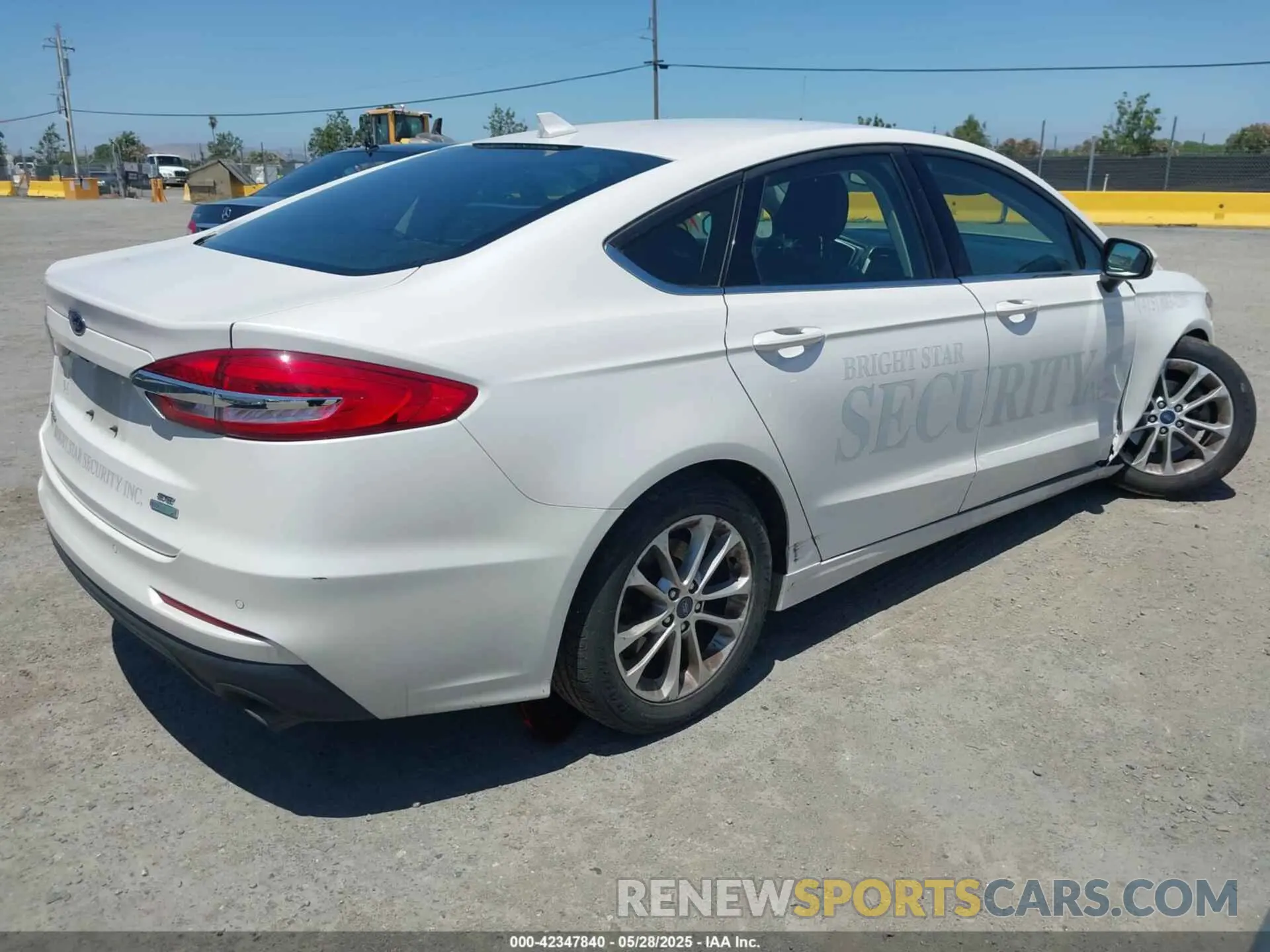 4 Photograph of a damaged car 3FA6P0HD5KR179335 FORD FUSION 2019