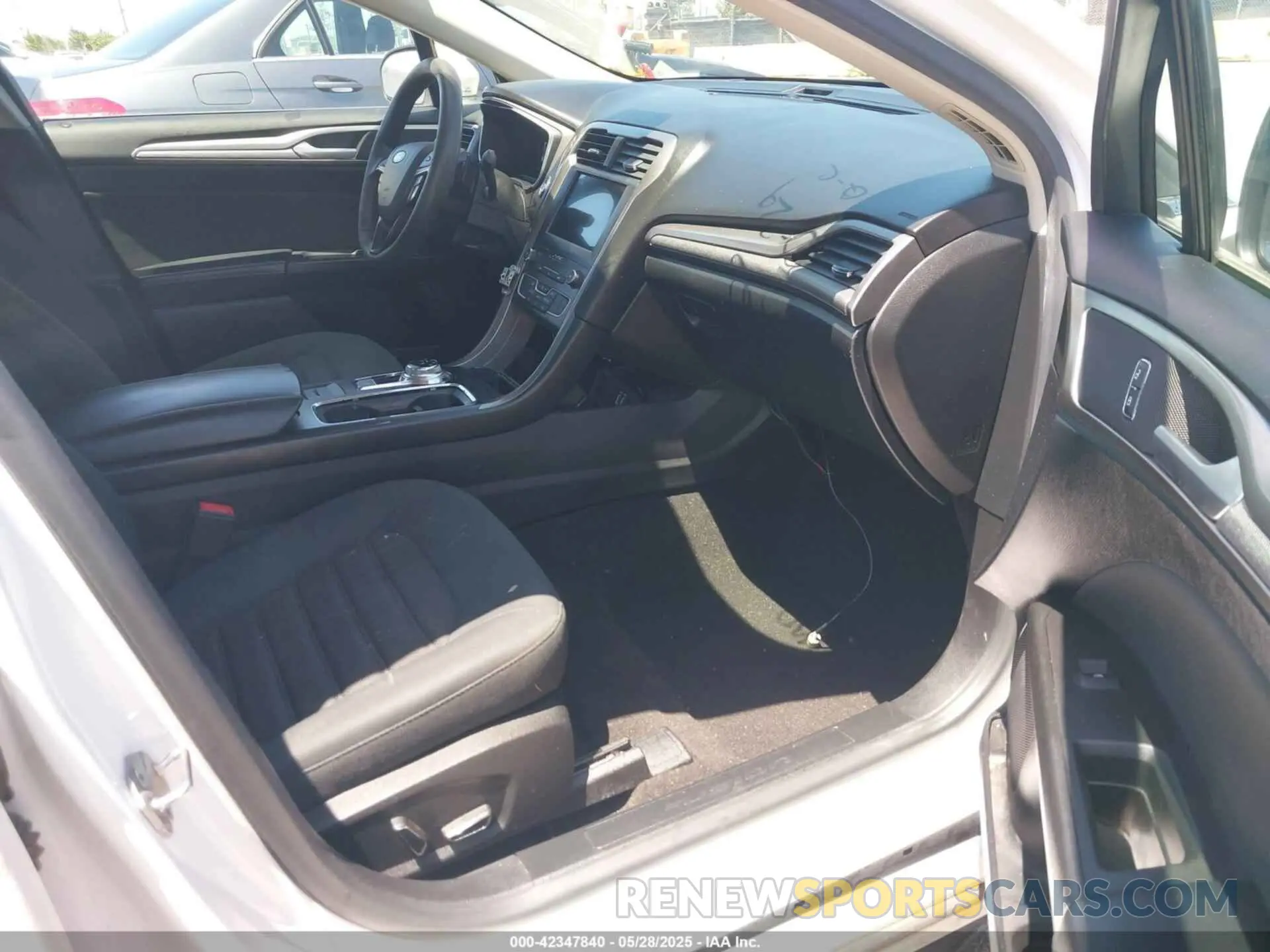 5 Photograph of a damaged car 3FA6P0HD5KR179335 FORD FUSION 2019