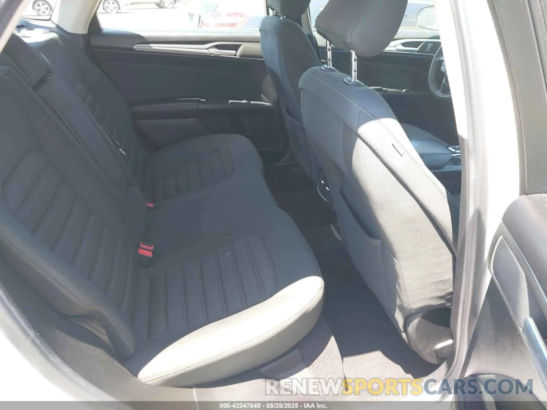 8 Photograph of a damaged car 3FA6P0HD5KR179335 FORD FUSION 2019