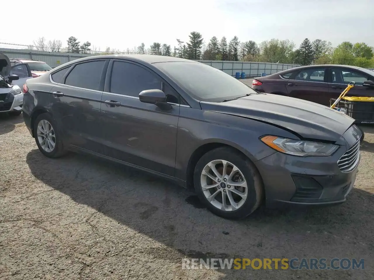 4 Photograph of a damaged car 3FA6P0HD5KR203486 FORD FUSION 2019