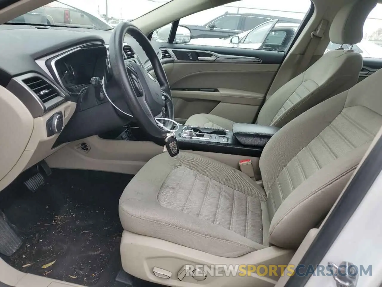 7 Photograph of a damaged car 3FA6P0HD5KR272517 FORD FUSION 2019
