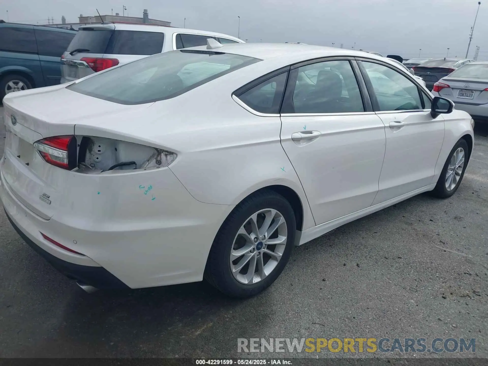4 Фотография поврежденного автомобиля 3FA6P0HD5KR282528 FORD FUSION 2019