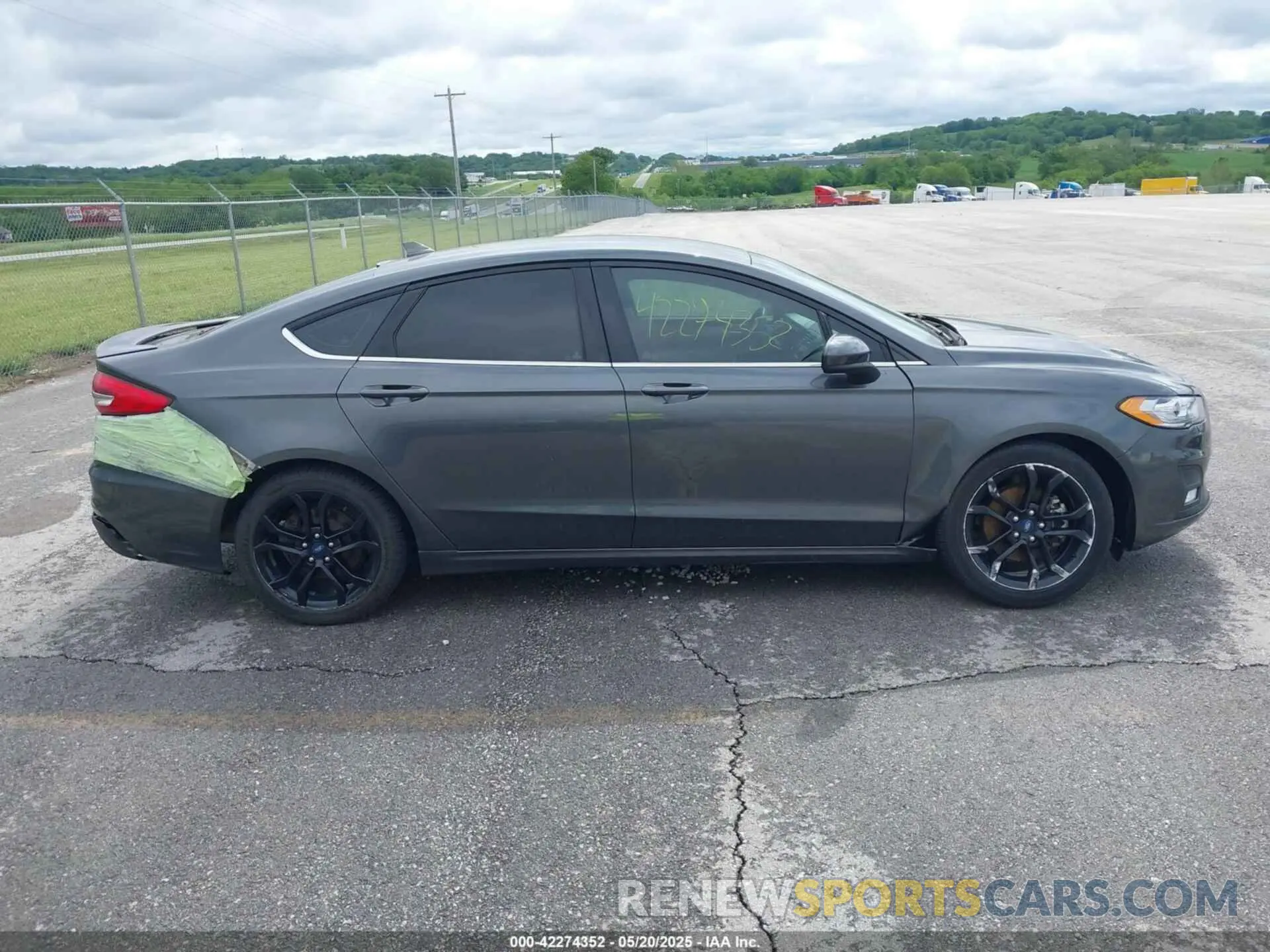 13 Фотография поврежденного автомобиля 3FA6P0HD5KR283727 FORD FUSION 2019