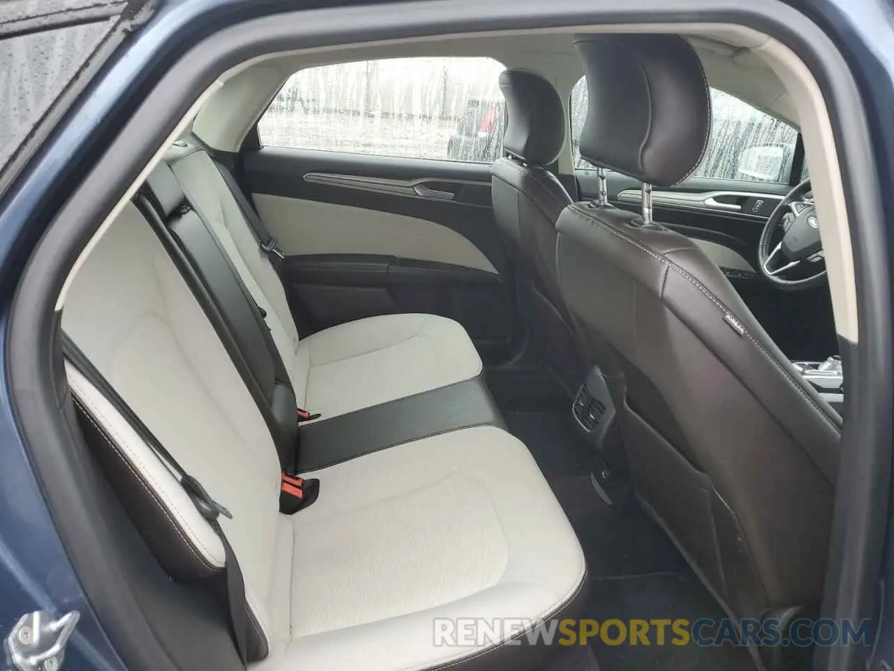 10 Photograph of a damaged car 3FA6P0HD6KR228591 FORD FUSION 2019