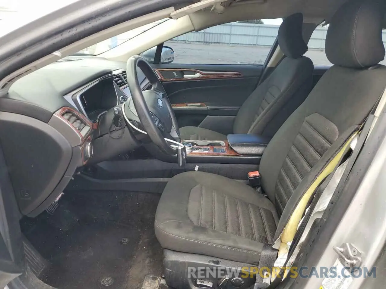 7 Фотография поврежденного автомобиля 3FA6P0HD6KR232060 FORD FUSION 2019