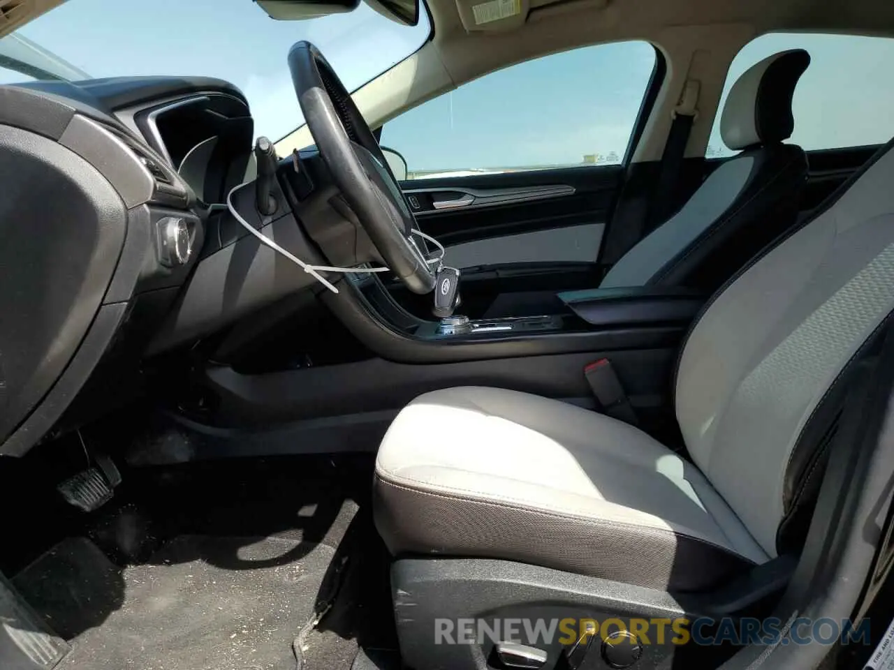 7 Photograph of a damaged car 3FA6P0HD6KR283560 FORD FUSION 2019