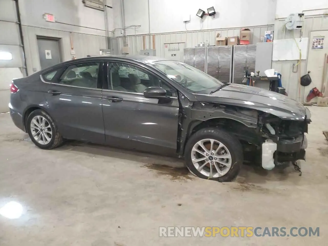 4 Photograph of a damaged car 3FA6P0HD6KR283705 FORD FUSION 2019