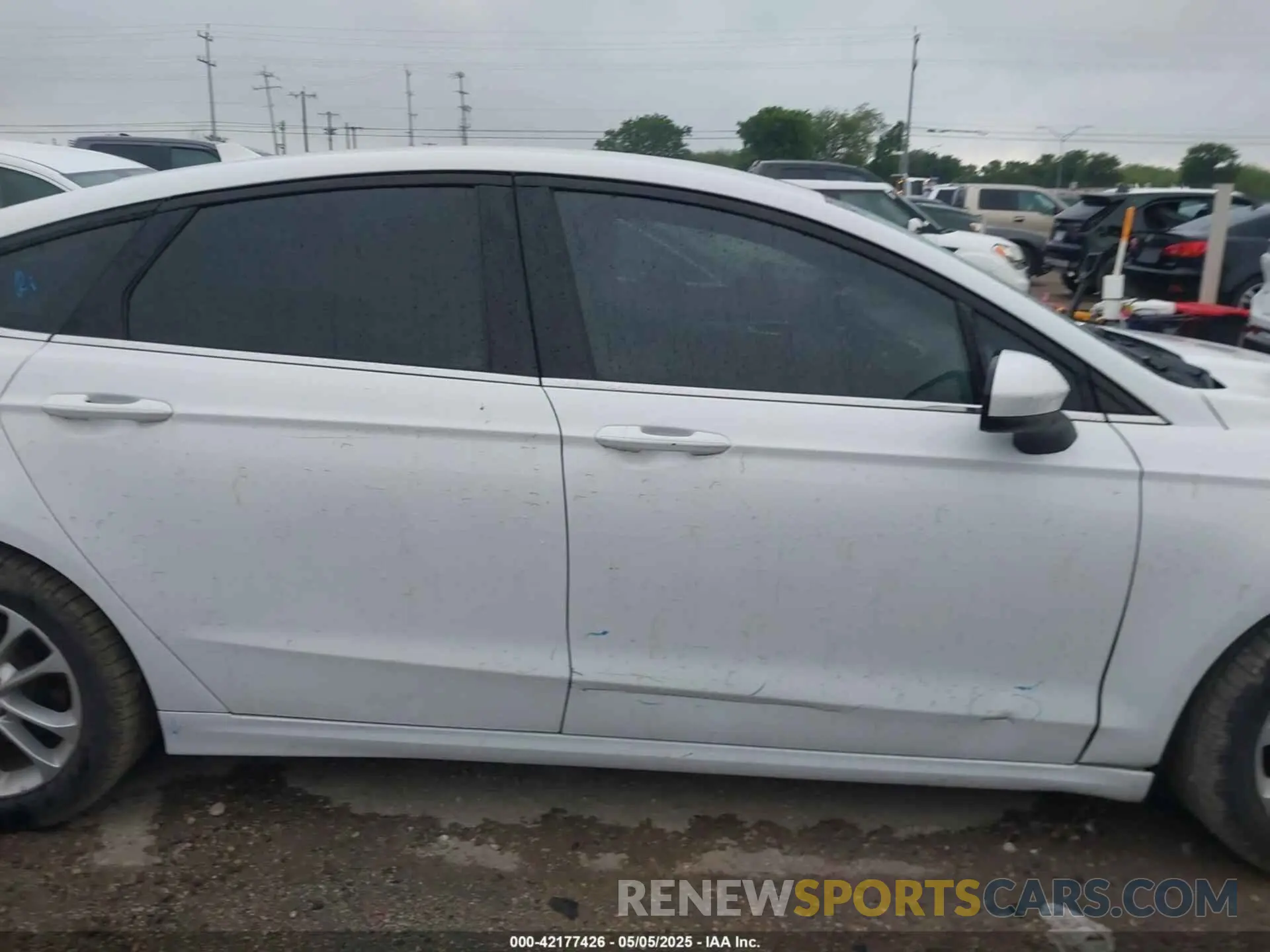 14 Photograph of a damaged car 3FA6P0HD7KR103180 FORD FUSION 2019