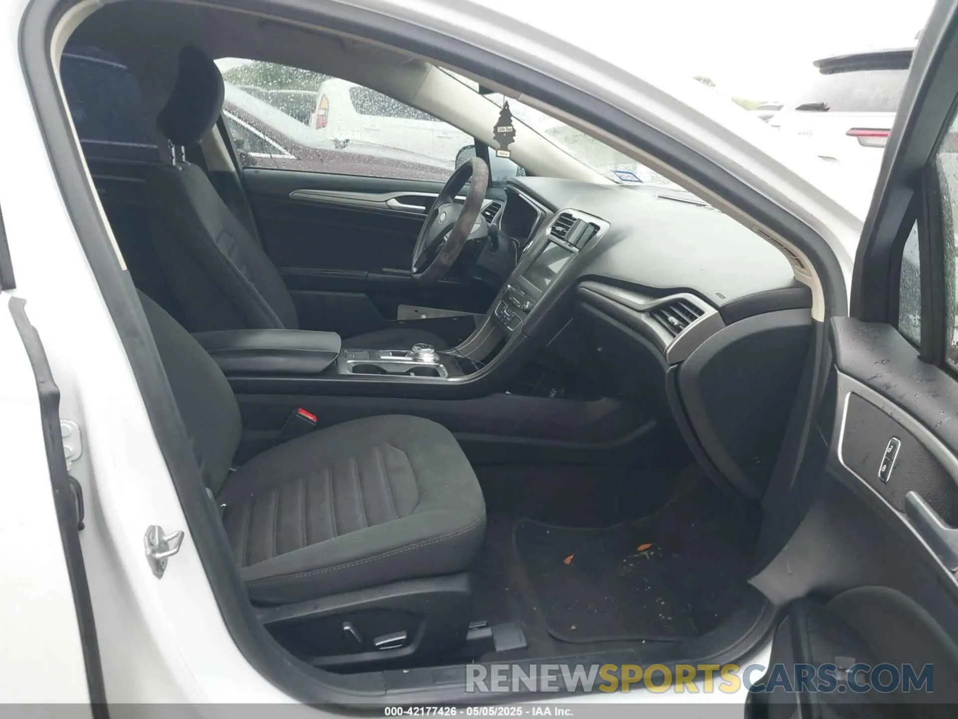 5 Photograph of a damaged car 3FA6P0HD7KR103180 FORD FUSION 2019